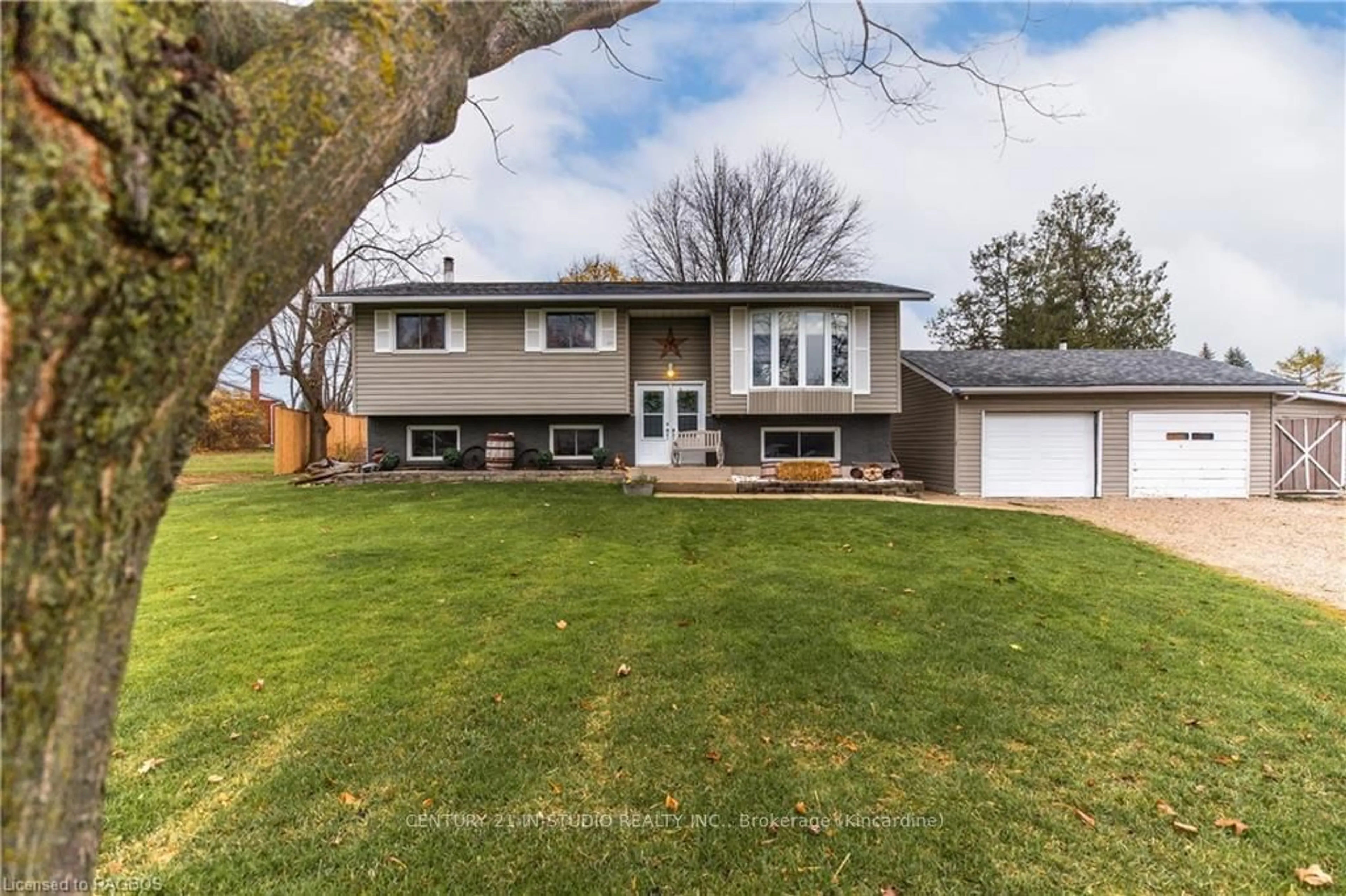 Frontside or backside of a home, the street view for 1 SARA St, Kincardine Ontario N0G 2T0