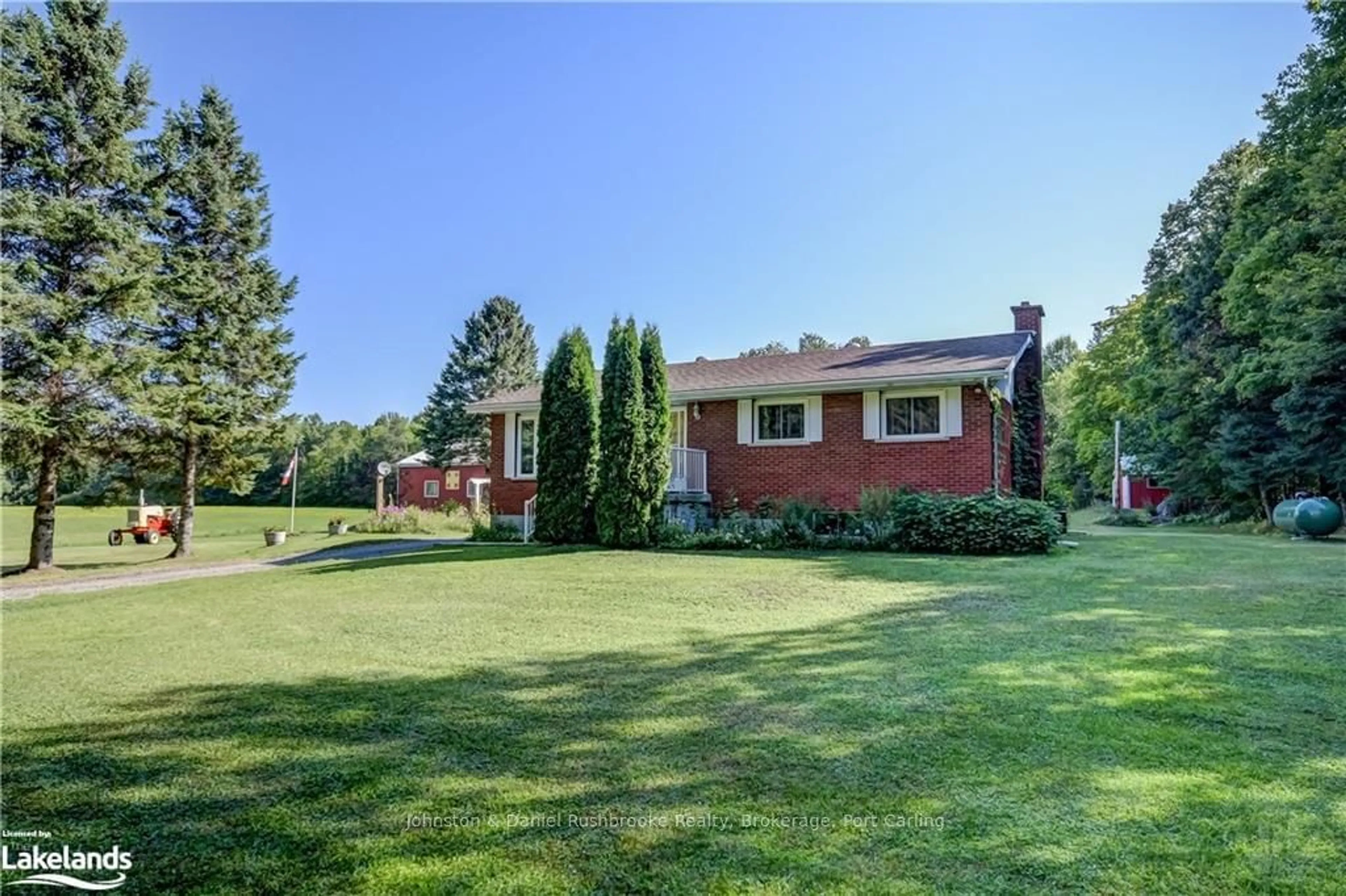 Frontside or backside of a home, the fenced backyard for 1235 BARKWAY Rd, Gravenhurst Ontario P1P 1R3