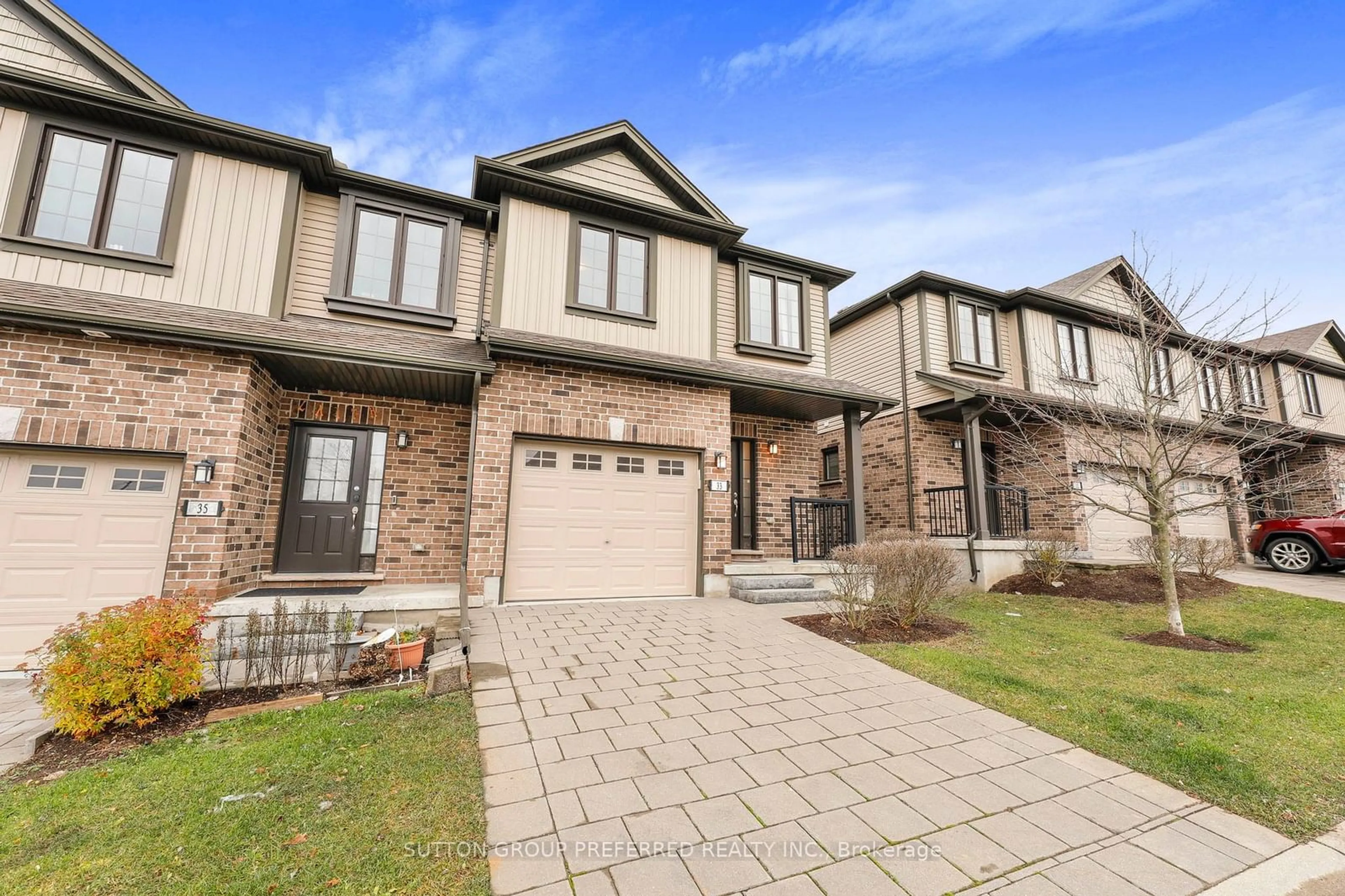 Home with brick exterior material for 1030 Oakcrossing Gate #33, London Ontario N6H 0H1