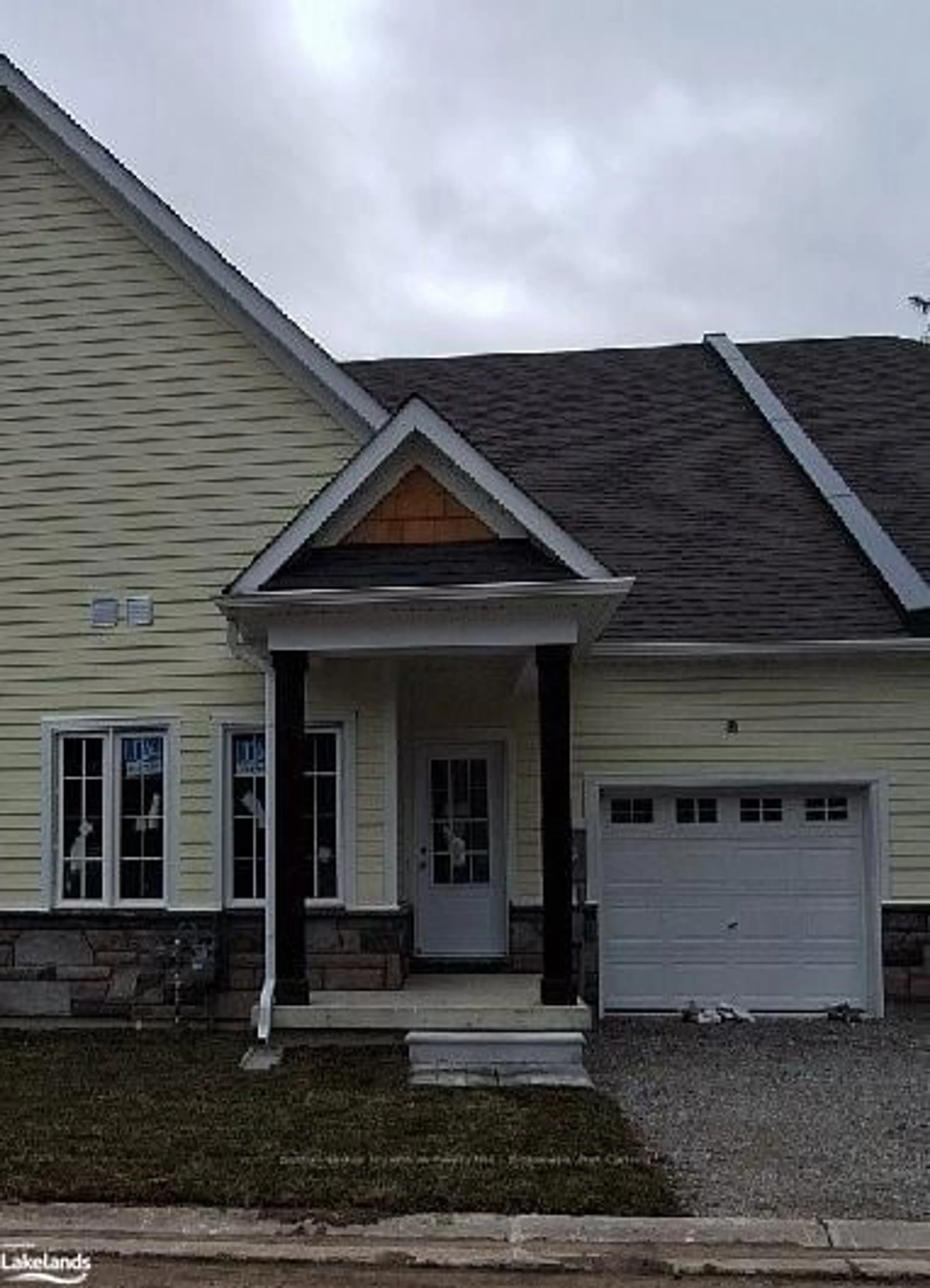 Frontside or backside of a home, cottage for 14 LEEDS Crt, Bracebridge Ontario P1L 1B3