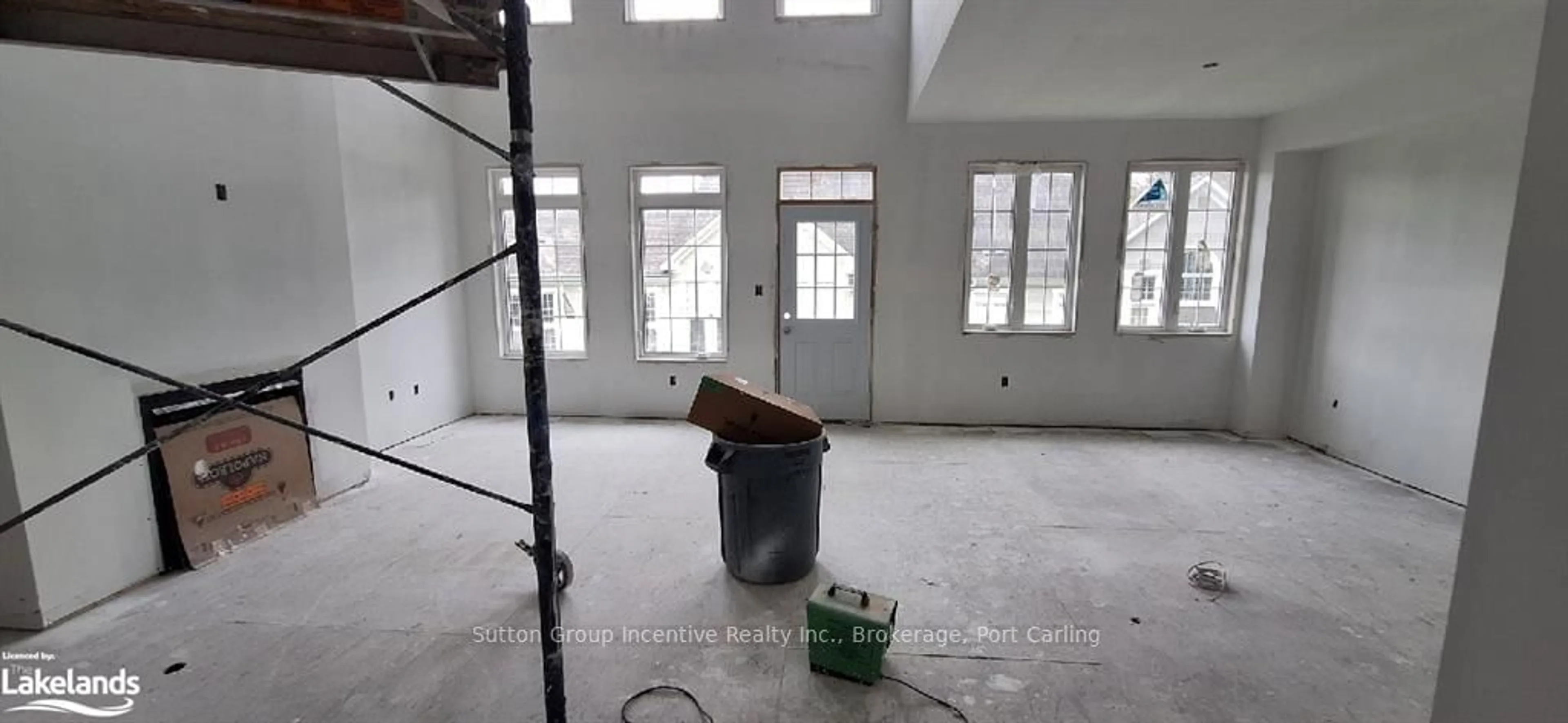 Other indoor space, cement floor for 14 LEEDS Crt, Bracebridge Ontario P1L 1B3