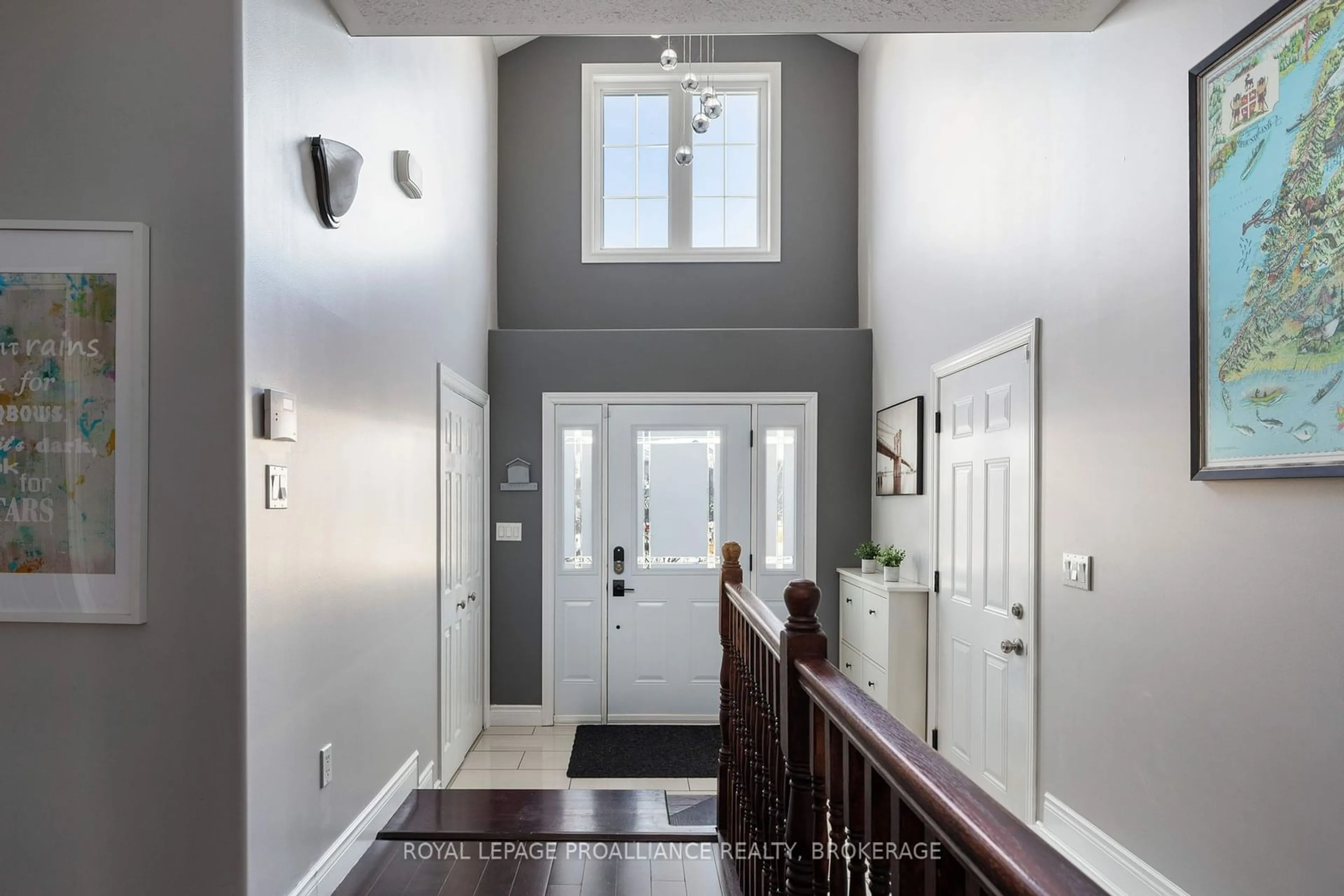 Indoor entryway for 868 Roshan Dr, Kingston Ontario K7P 0B2