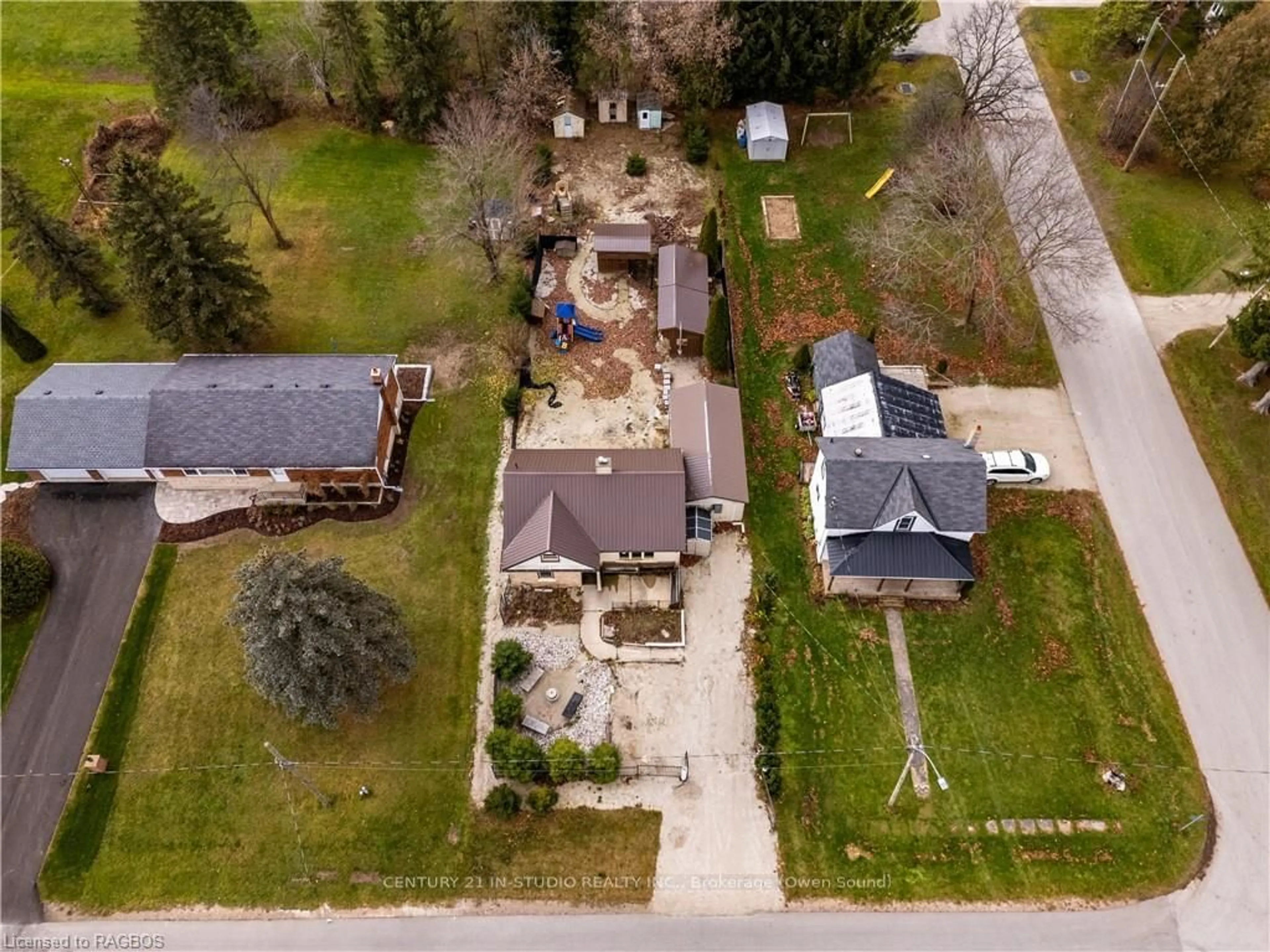 Frontside or backside of a home, the street view for 72 Hamilton St, Arran-Elderslie Ontario N0H 2N0