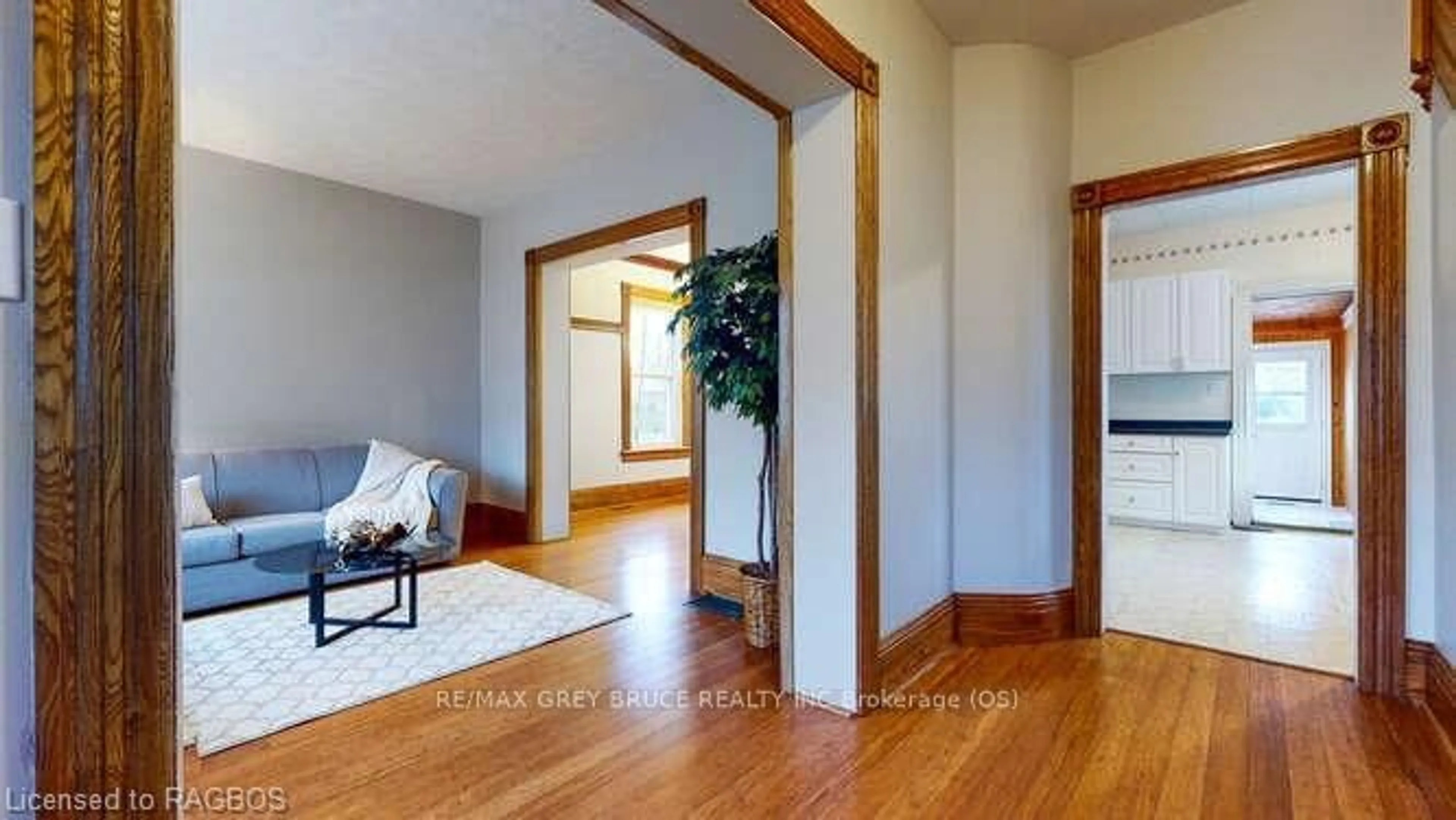 Indoor entryway, wood floors for 550 10TH STREET A WEST, Owen Sound Ontario N4K 3R6