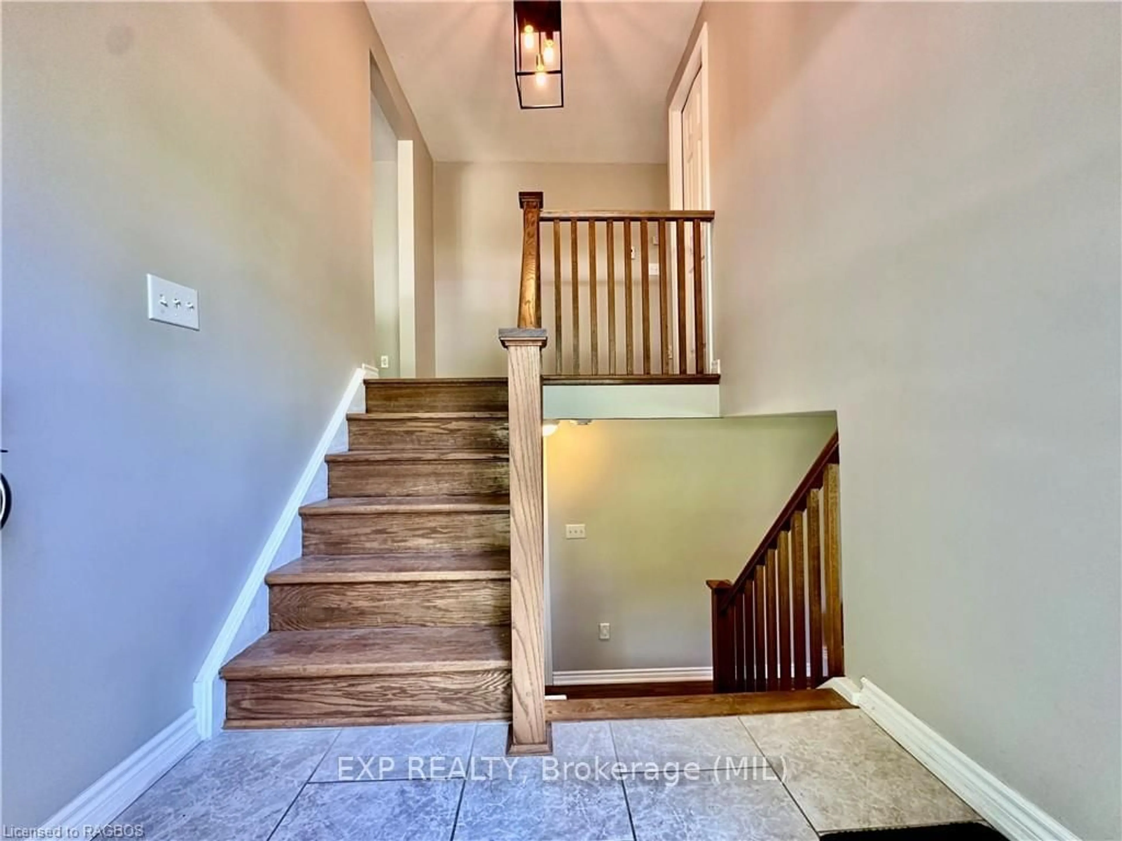 Indoor entryway, wood floors for 129 WESTFALL Cres, West Grey Ontario N4N 3B9