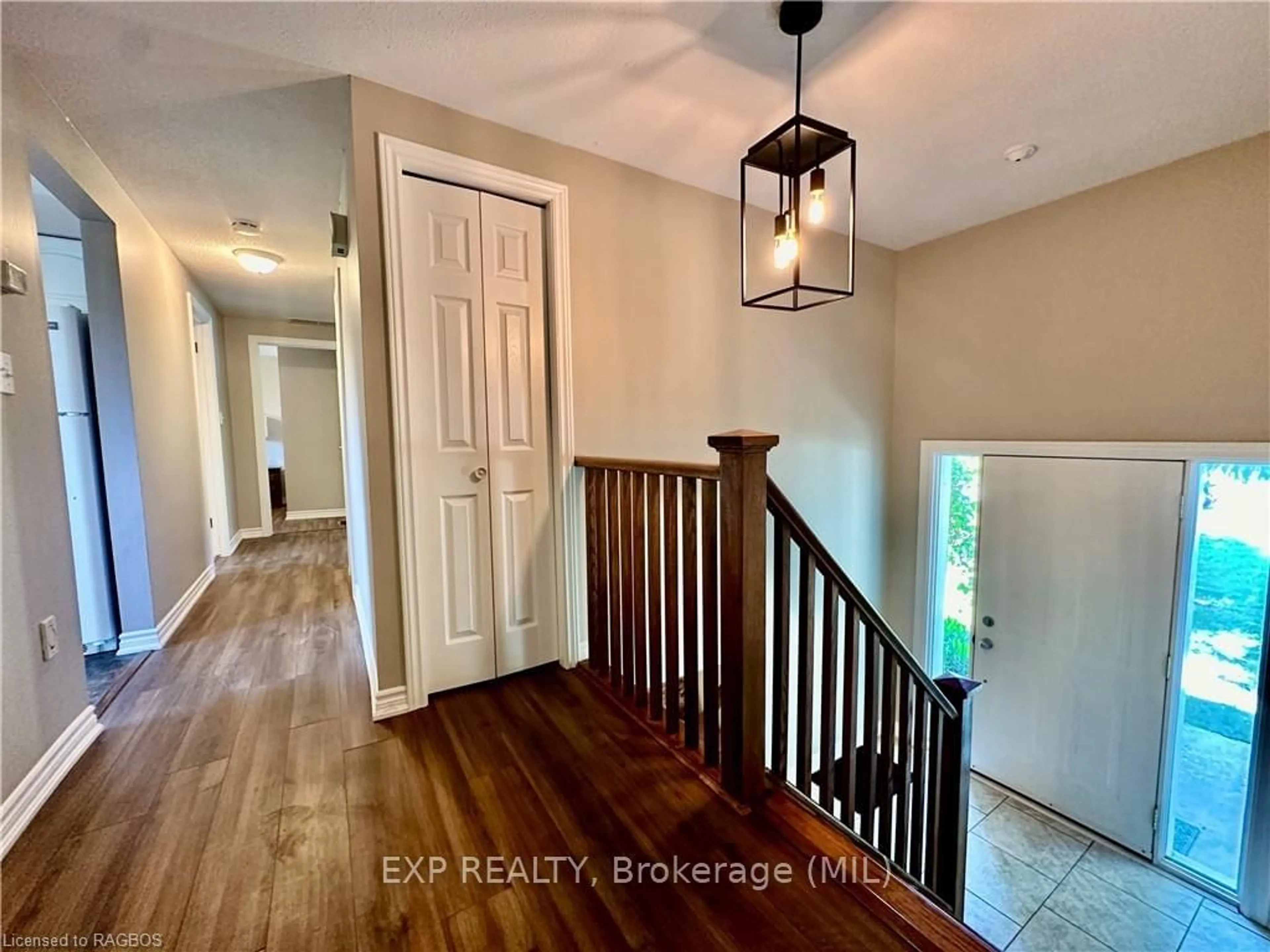 Indoor entryway, wood floors for 129 WESTFALL Cres, West Grey Ontario N4N 3B9