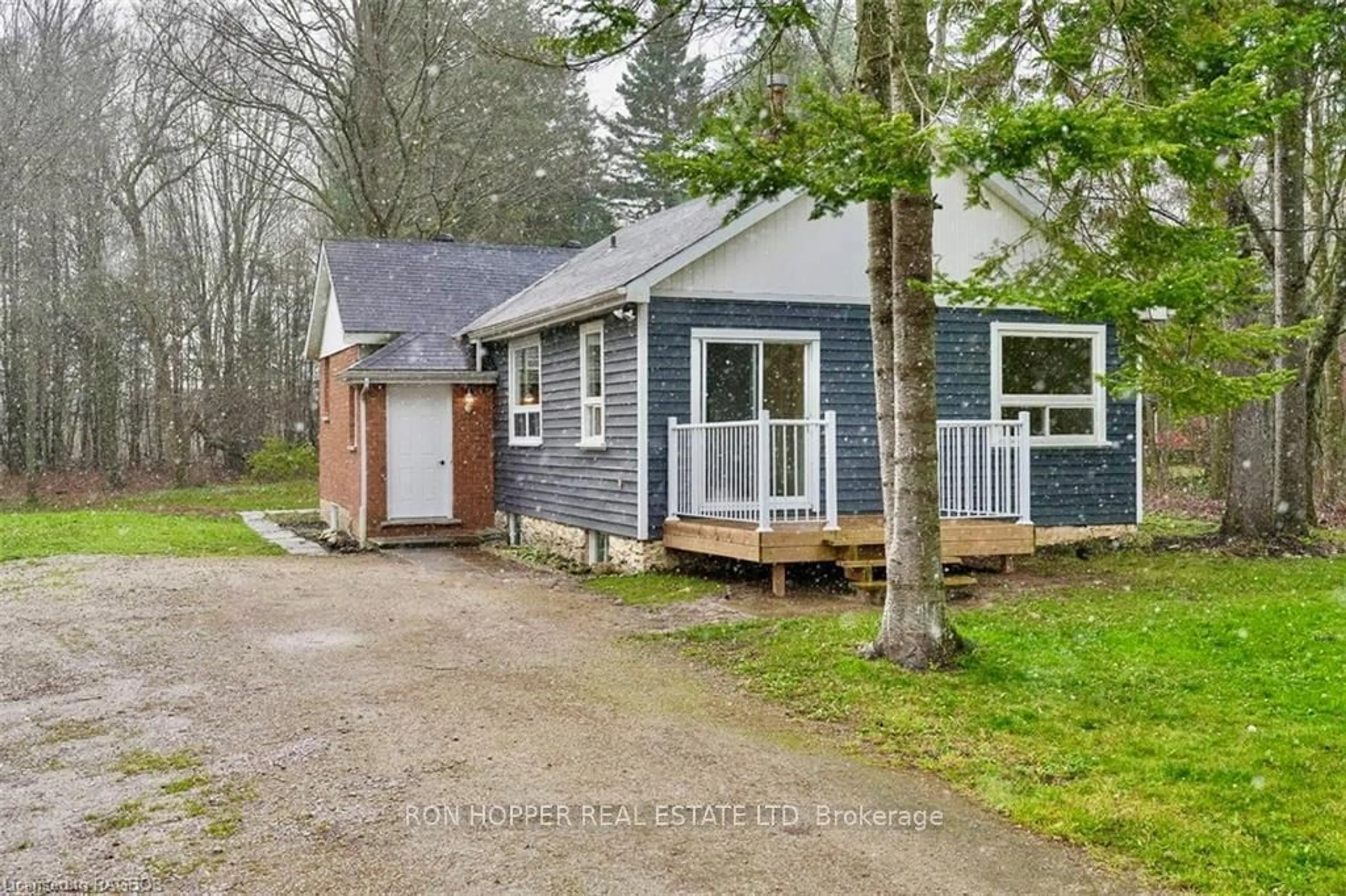 Frontside or backside of a home, cottage for 950 16TH St, Georgian Bluffs Ontario N4K 6V5