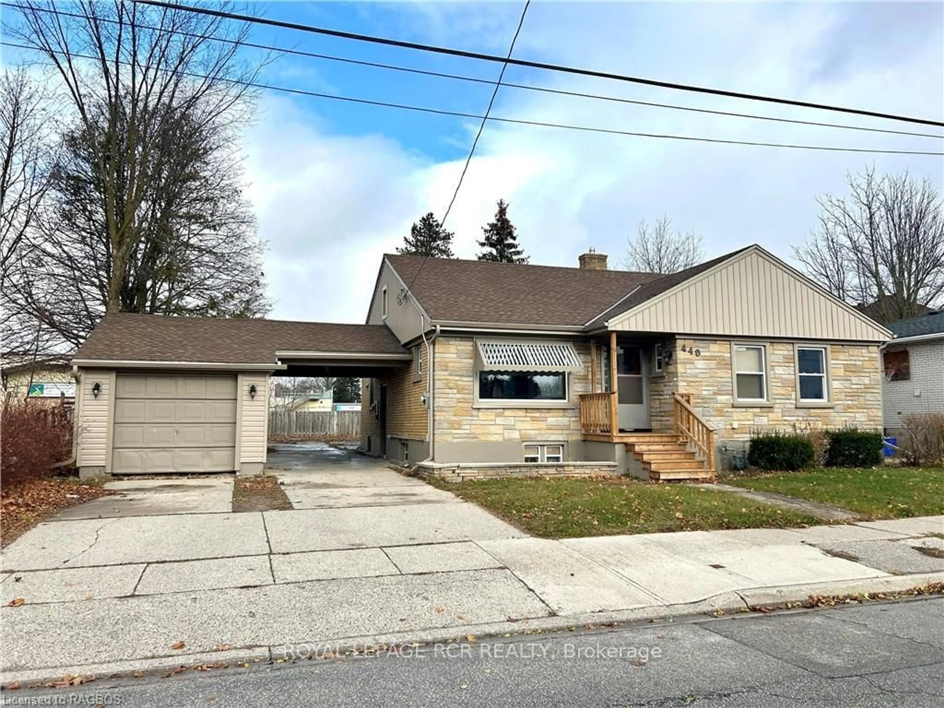 Frontside or backside of a home, cottage for 440 9TH St, Hanover Ontario N4N 1L9