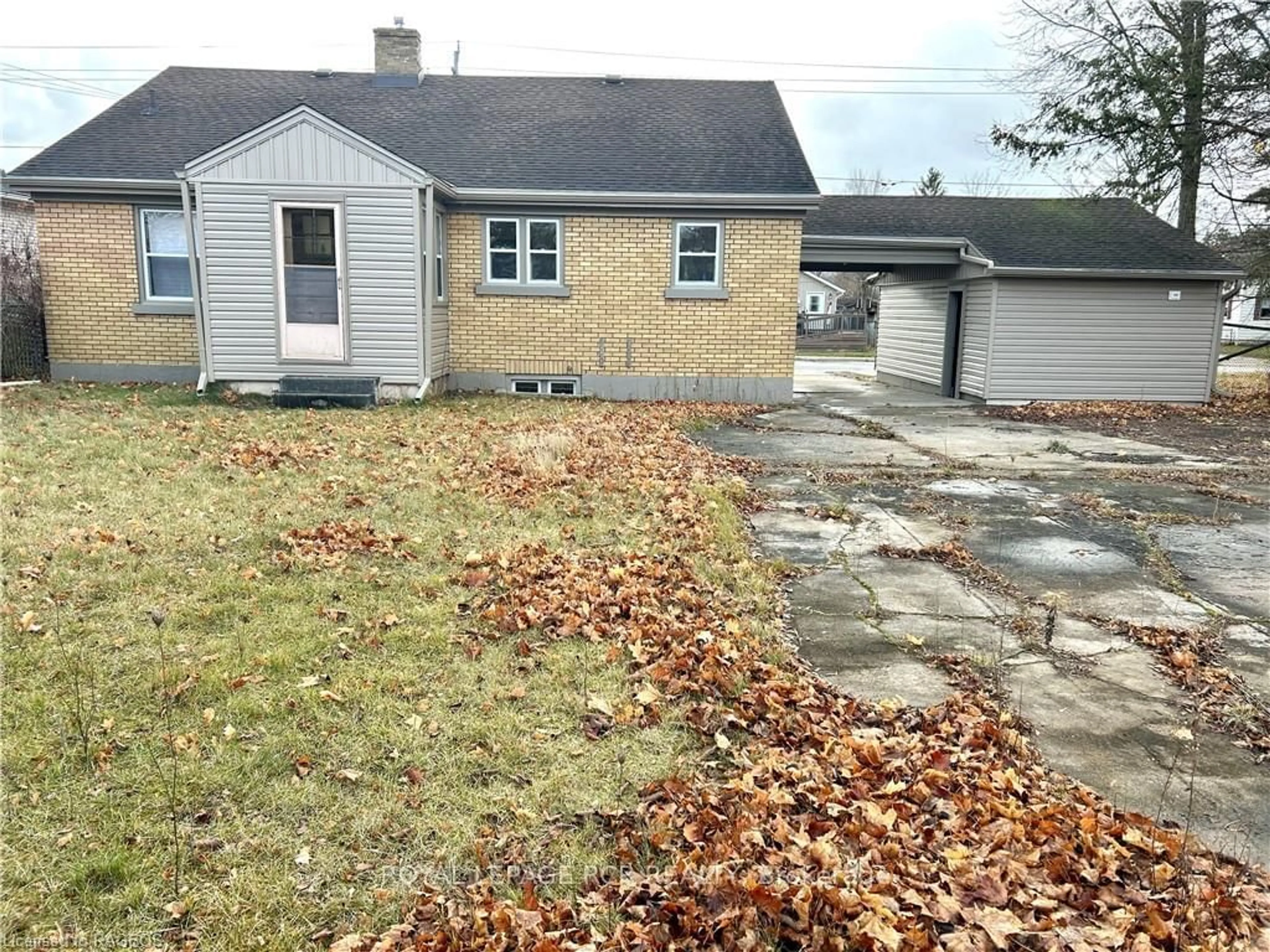 Frontside or backside of a home, cottage for 440 9TH St, Hanover Ontario N4N 1L9