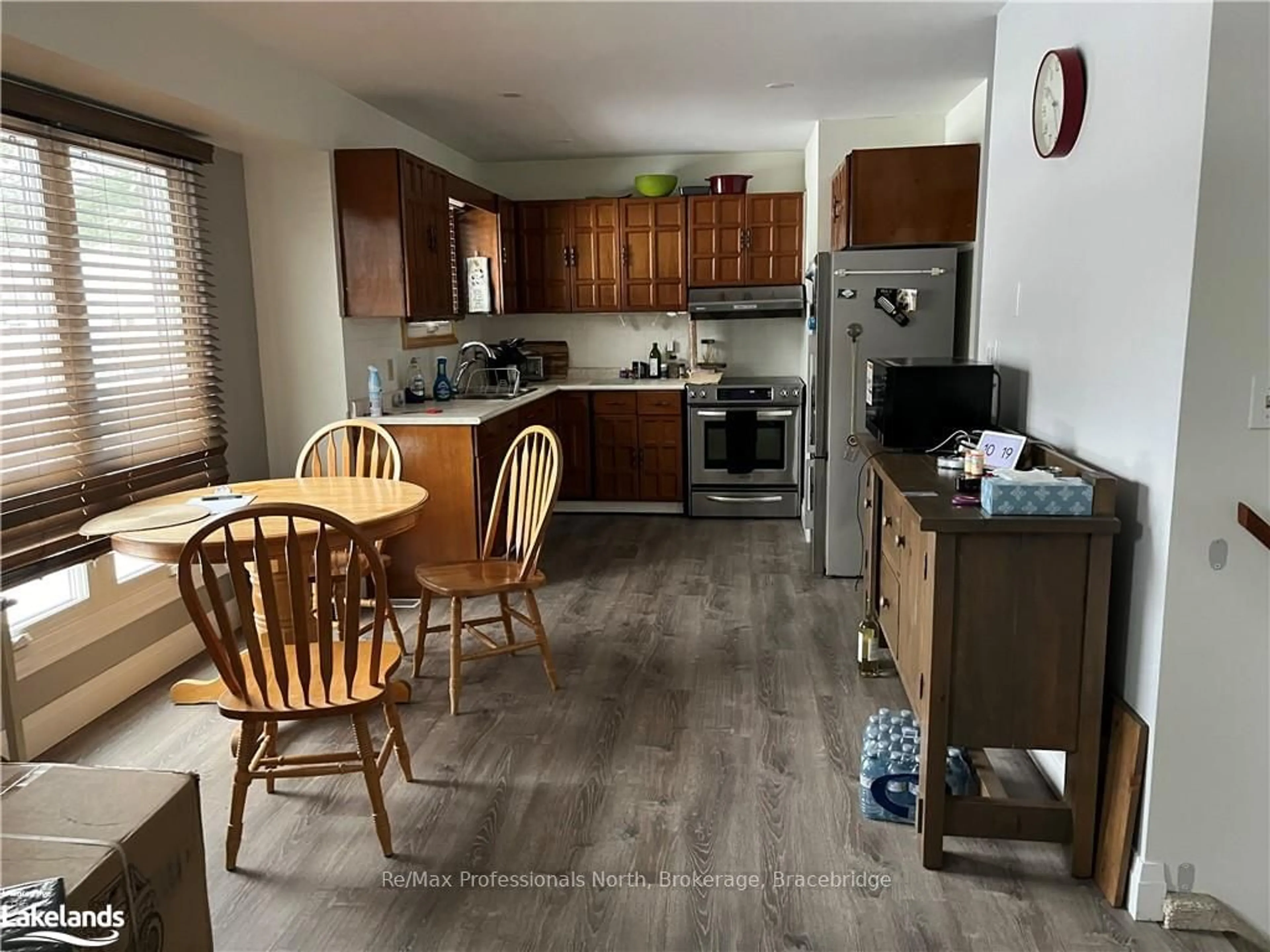 Standard kitchen, wood floors, cottage for 190 TAYLOR Rd, Bracebridge Ontario P1L 1J9