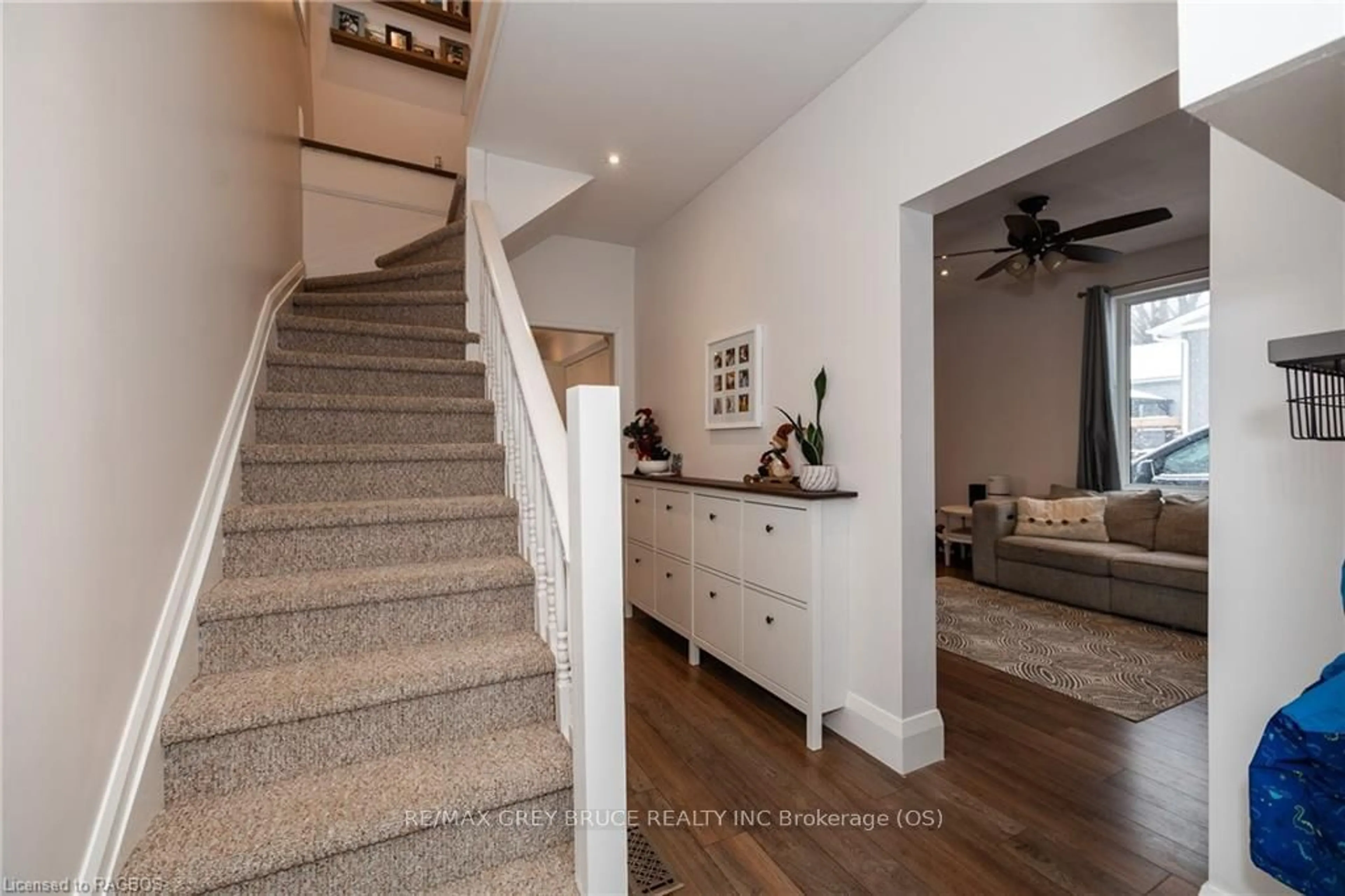 Indoor entryway, wood floors for 385 PRINCESS St, Georgian Bluffs Ontario N0H 2K0