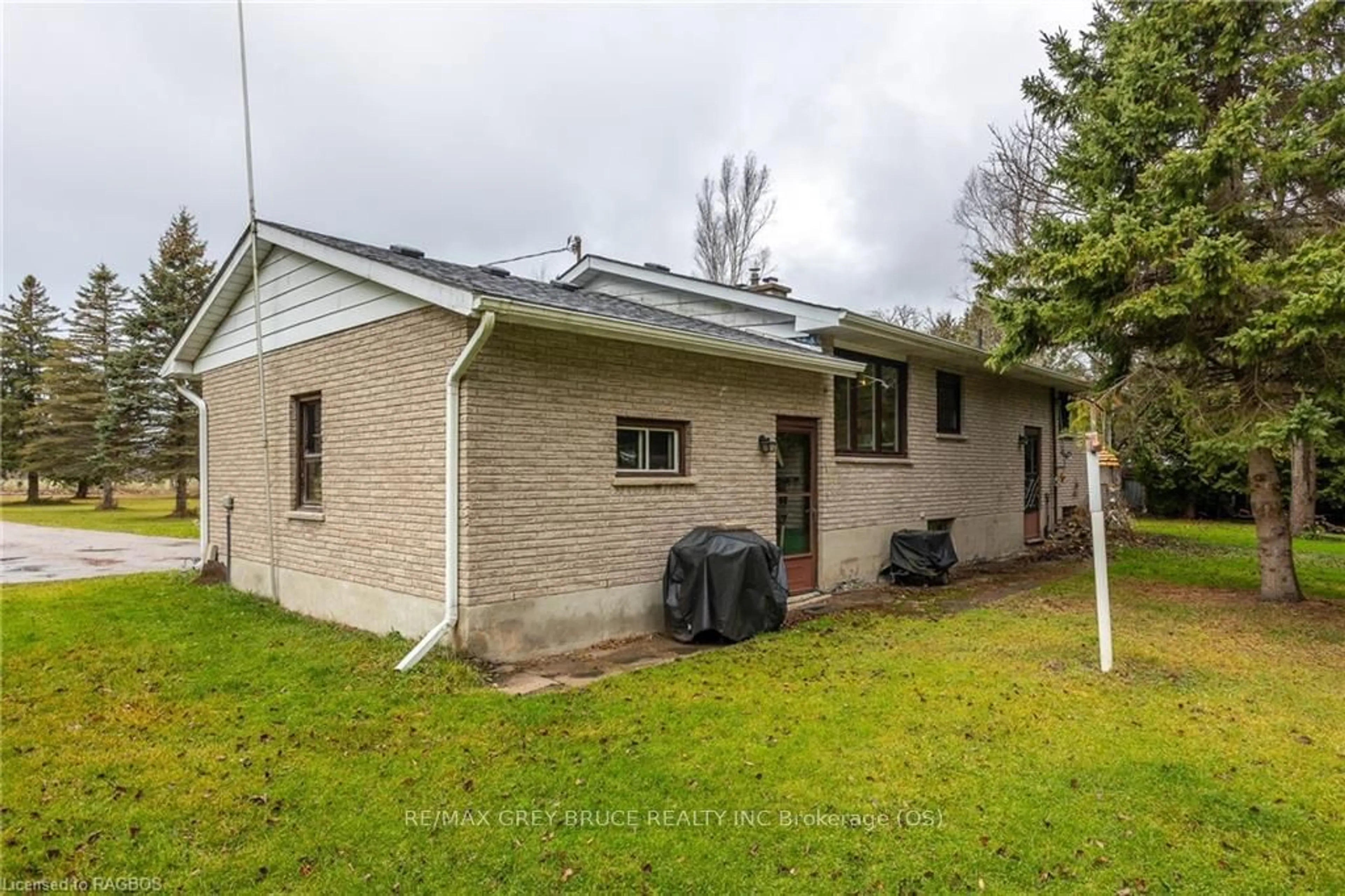 Frontside or backside of a home, cottage for 564 MUNICIPAL Rd, South Bruce Peninsula Ontario N0H 2G0