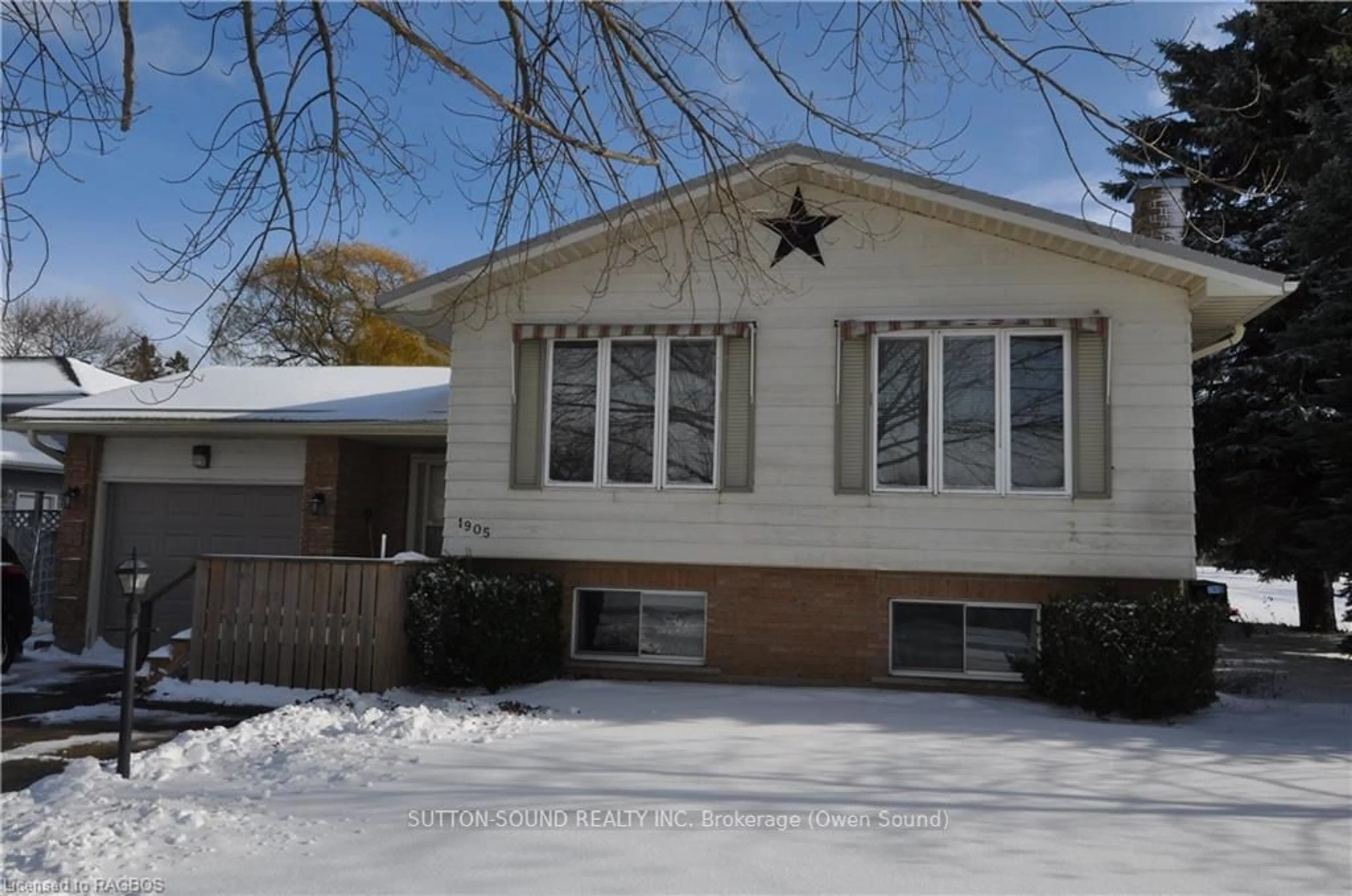 Frontside or backside of a home, cottage for 1905 8TH Ave, Owen Sound Ontario N4K 3C4