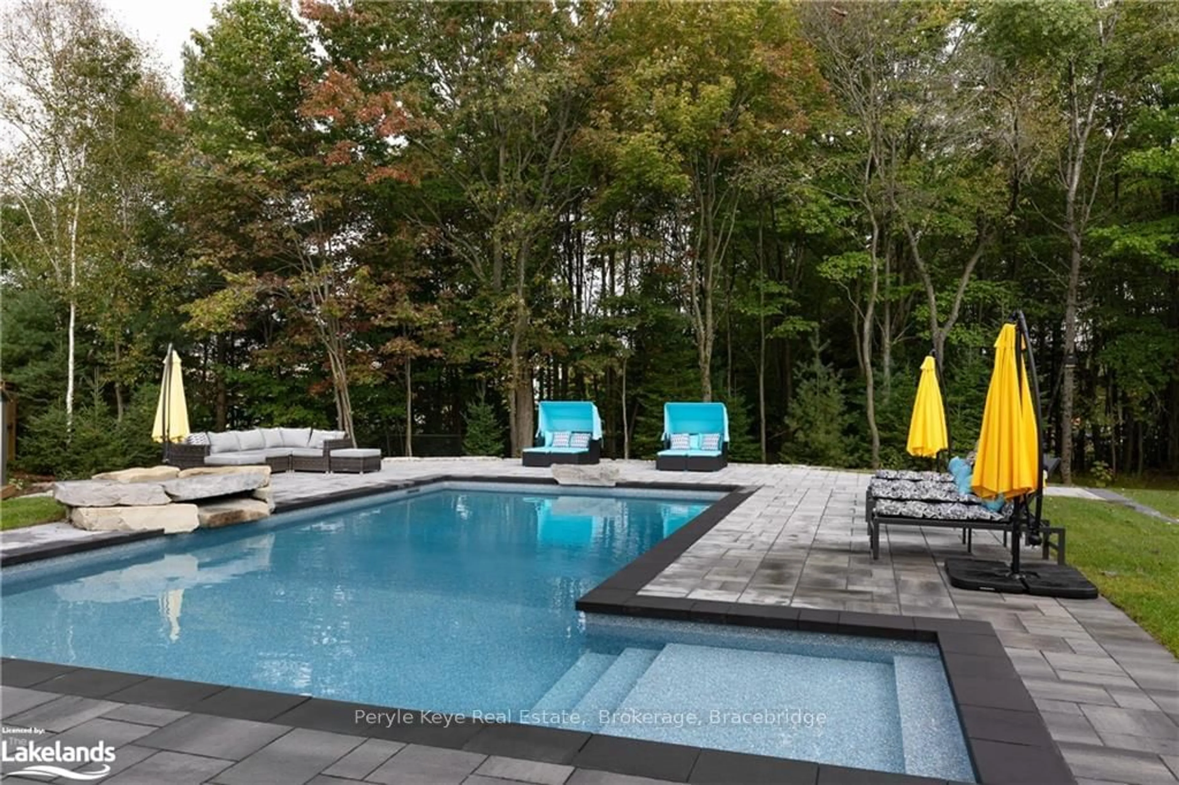 Indoor or outdoor pool for 80 CHAMBERY St, Bracebridge Ontario P1L 0A9