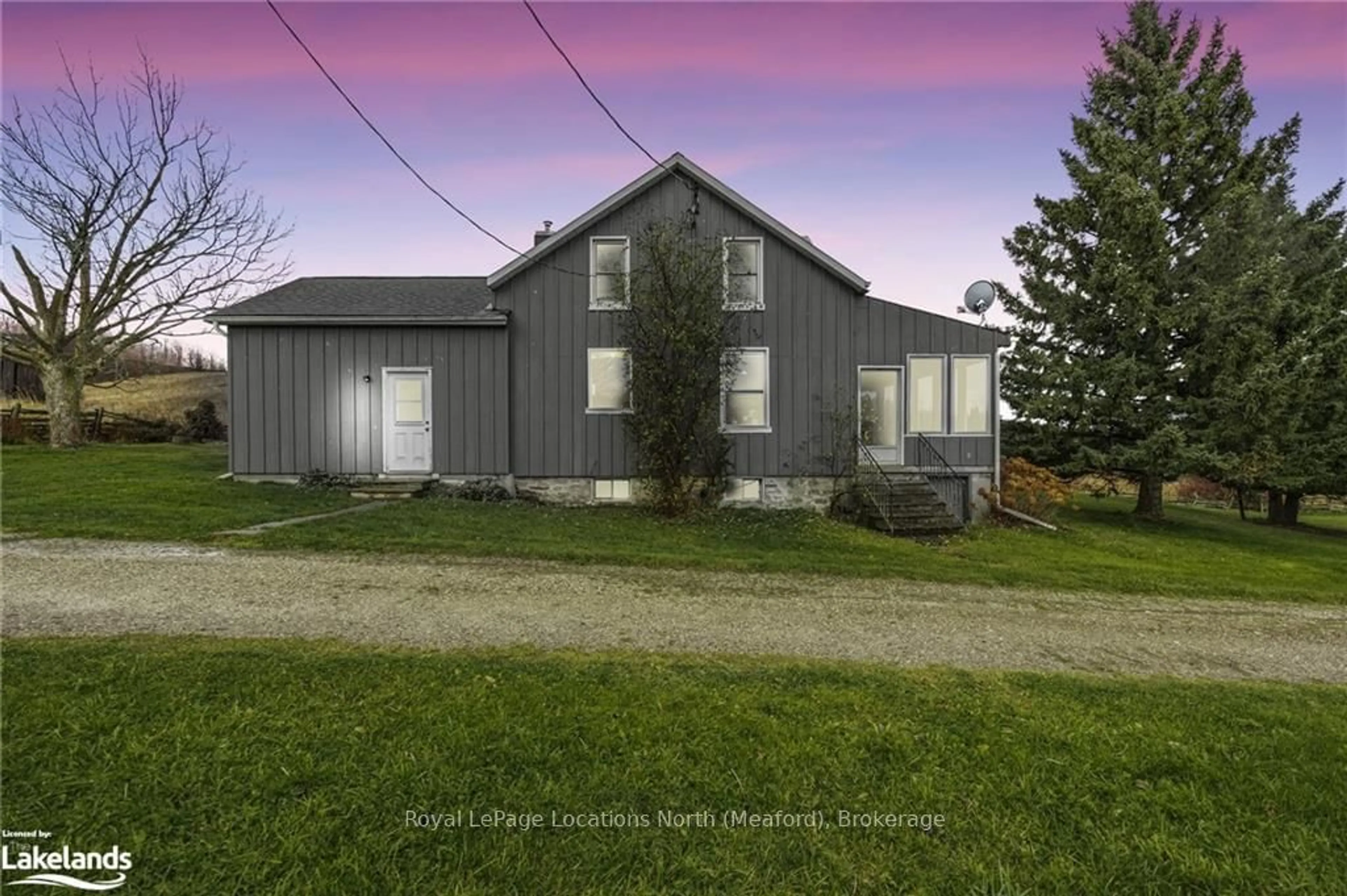 Frontside or backside of a home, cottage for 556341 6TH Line, Blue Mountains Ontario N0H 1J0