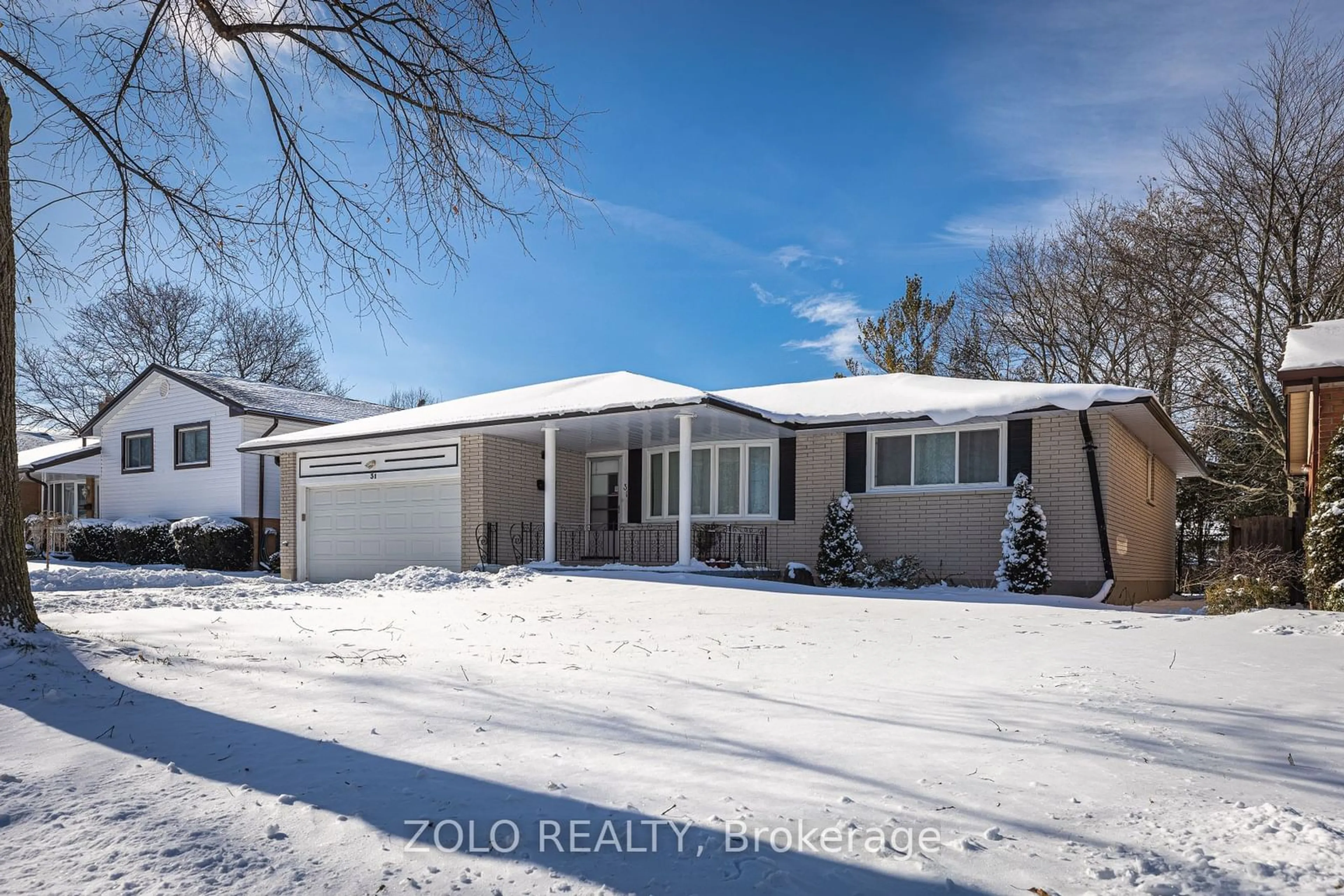 A pic from exterior of the house or condo, the street view for 31 Applewood Lane, London Ontario N6J 3P9