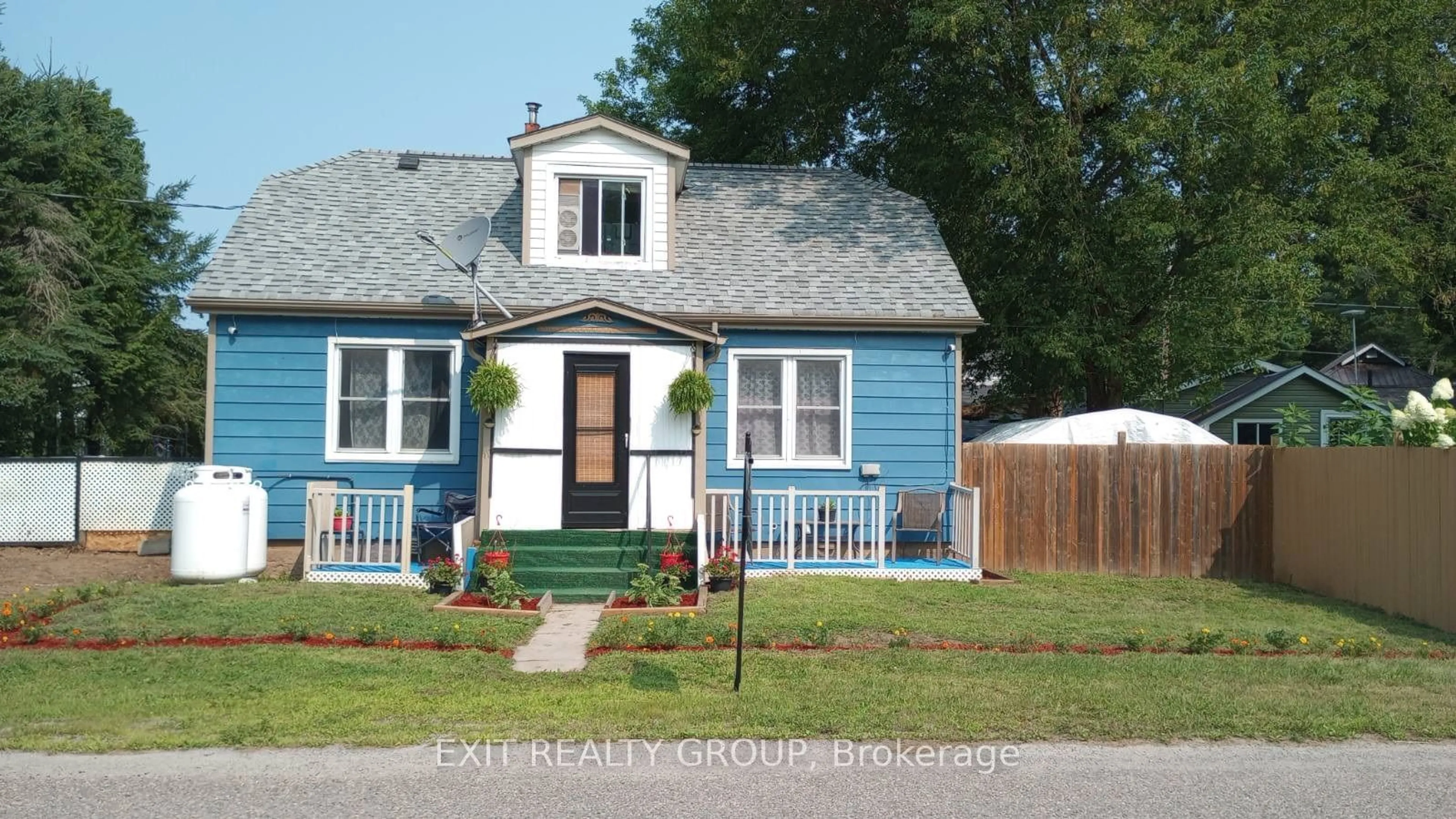 Frontside or backside of a home, cottage for 33 Glastonbury Rd, Addington Highlands Ontario K0H 2G0