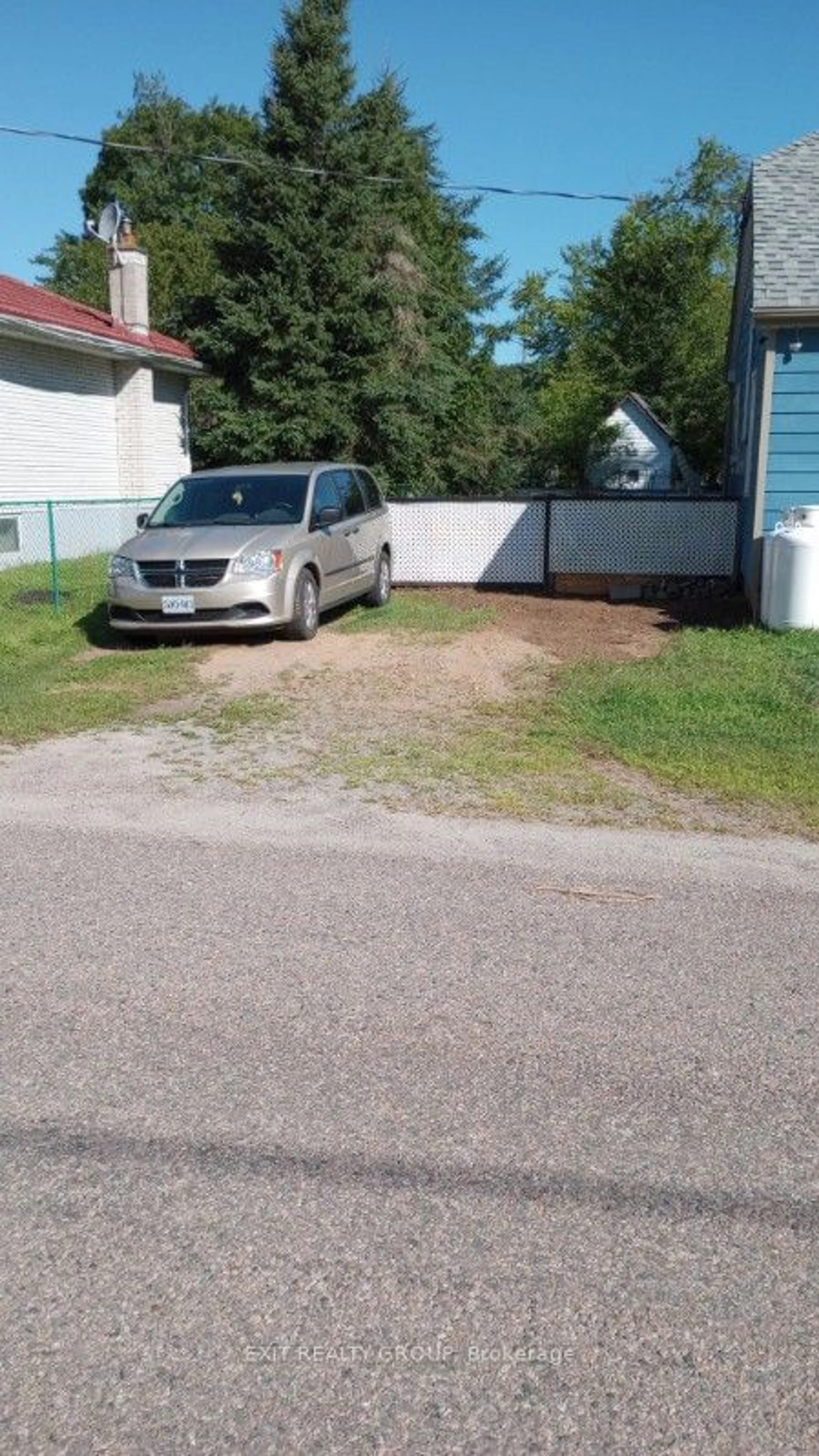 Frontside or backside of a home, the street view for 33 Glastonbury Rd, Addington Highlands Ontario K0H 2G0