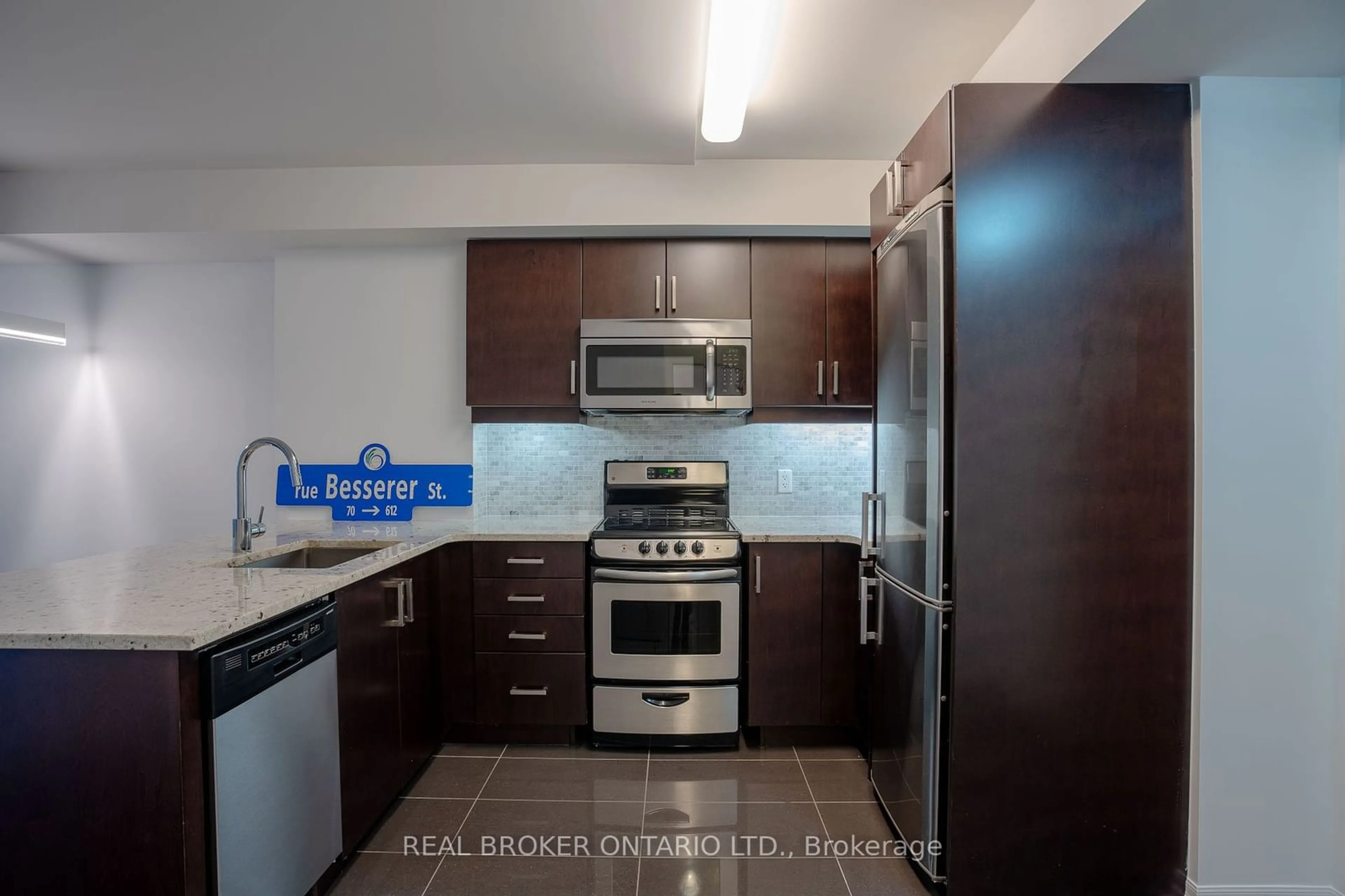 Standard kitchen for 195 Besserer St #407, Lower Town - Sandy Hill Ontario K1N 0B6