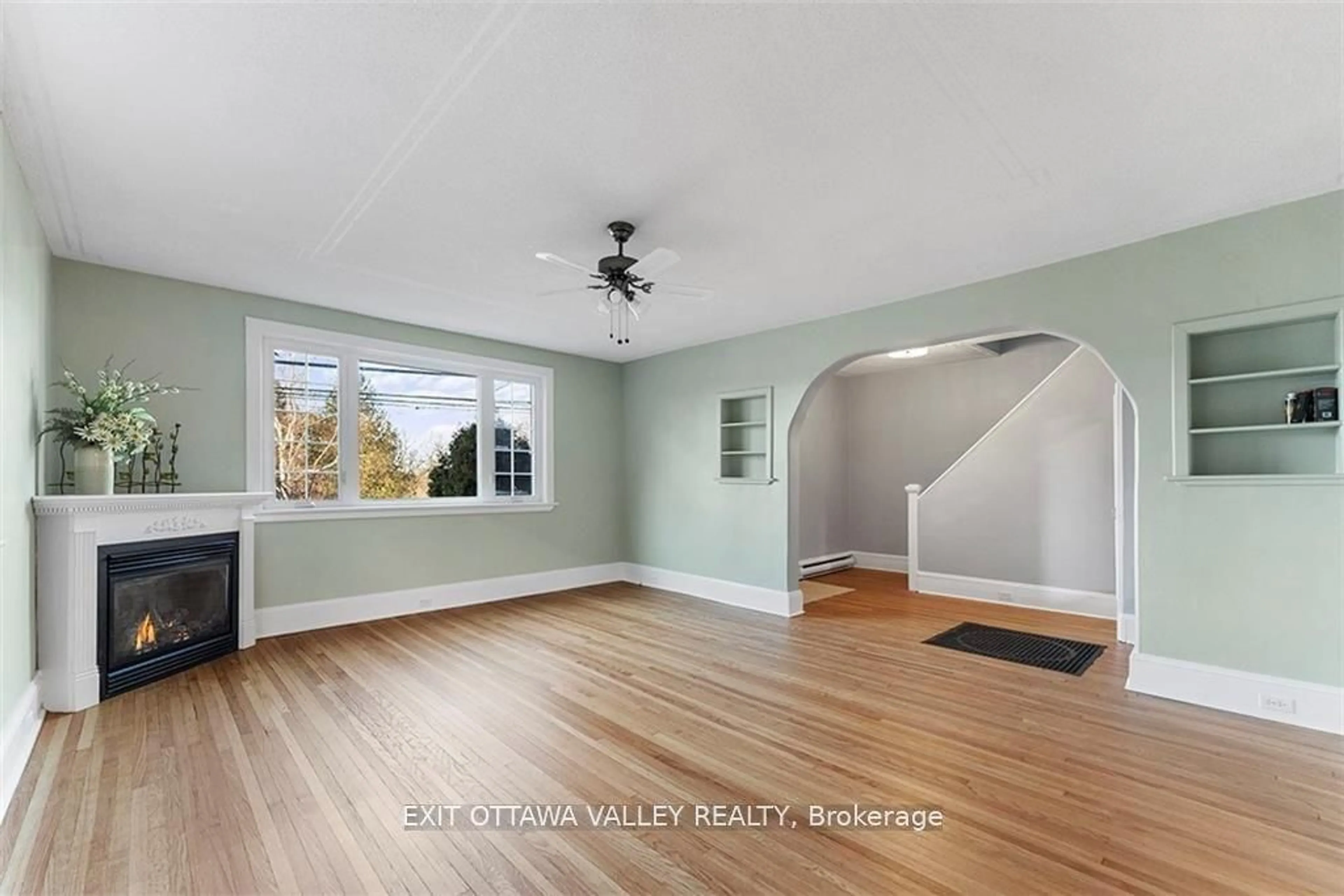 Indoor entryway, wood floors for 1876 Beachburg Rd, Whitewater Region Ontario K0J 1C0