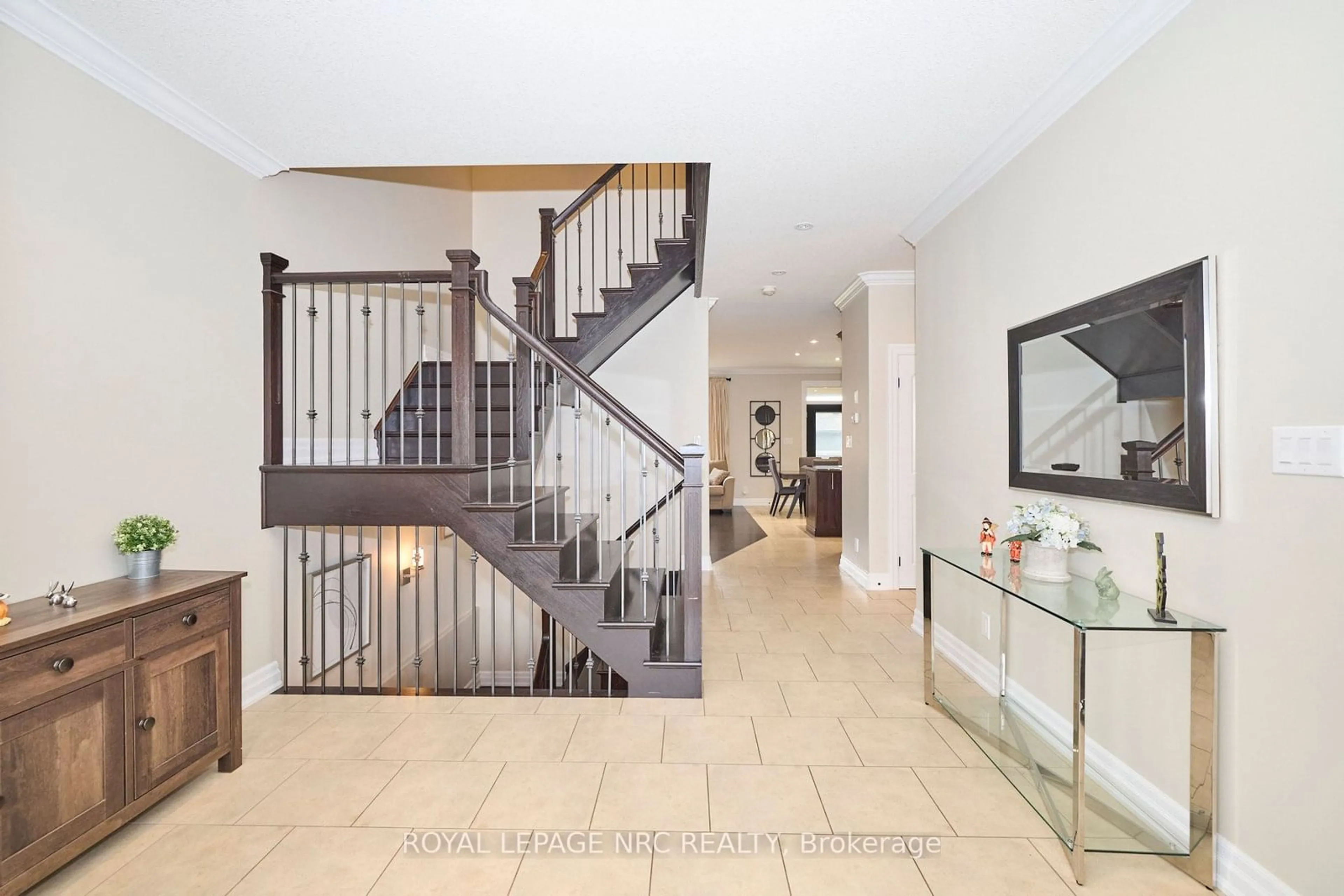 Indoor foyer, wood floors for 5784 Ironwood St, Niagara Falls Ontario L2H 0G4