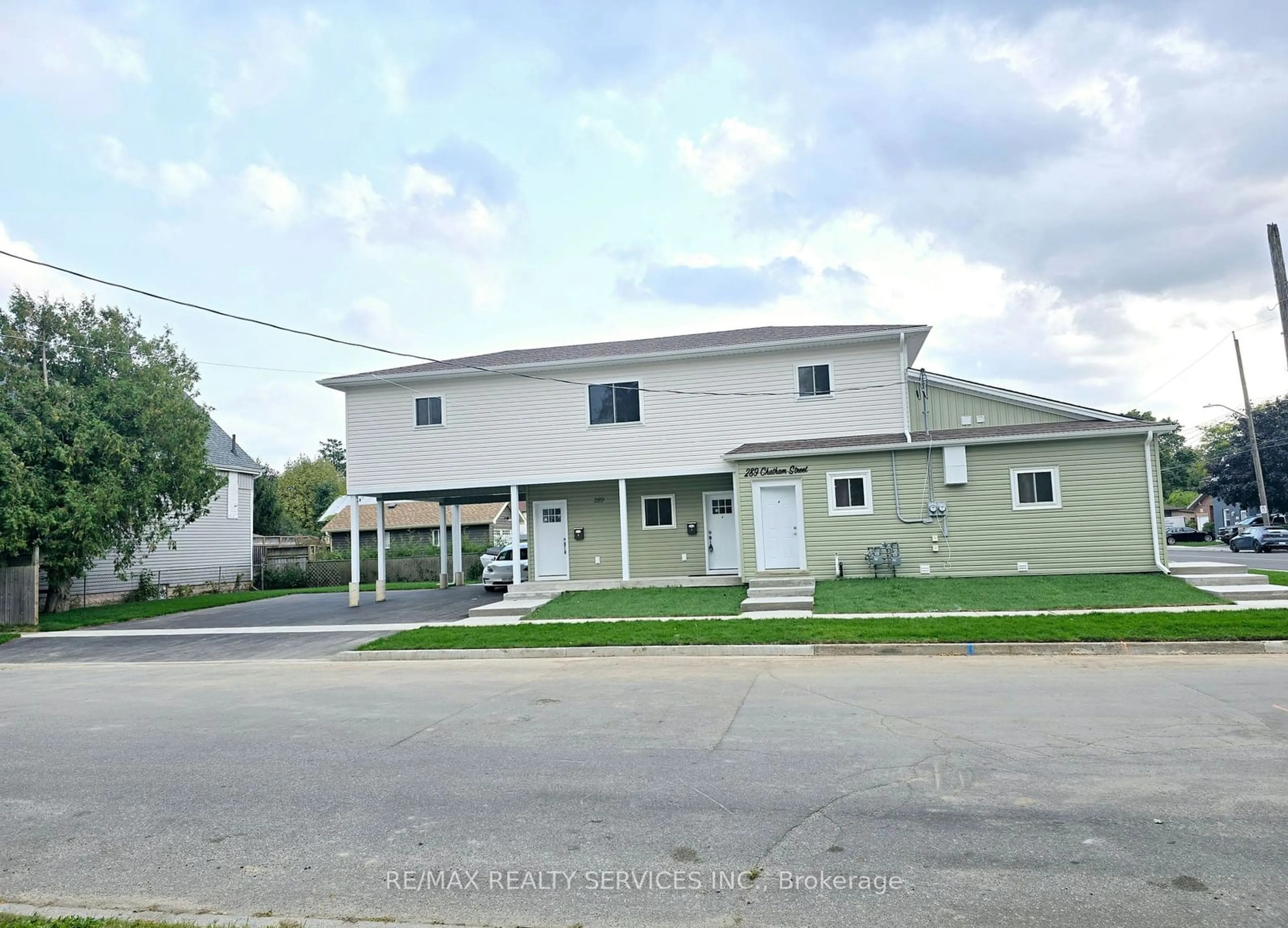 A pic from exterior of the house or condo, the front or back of building for 289 Chatham St, Brantford Ontario N3S 6G3