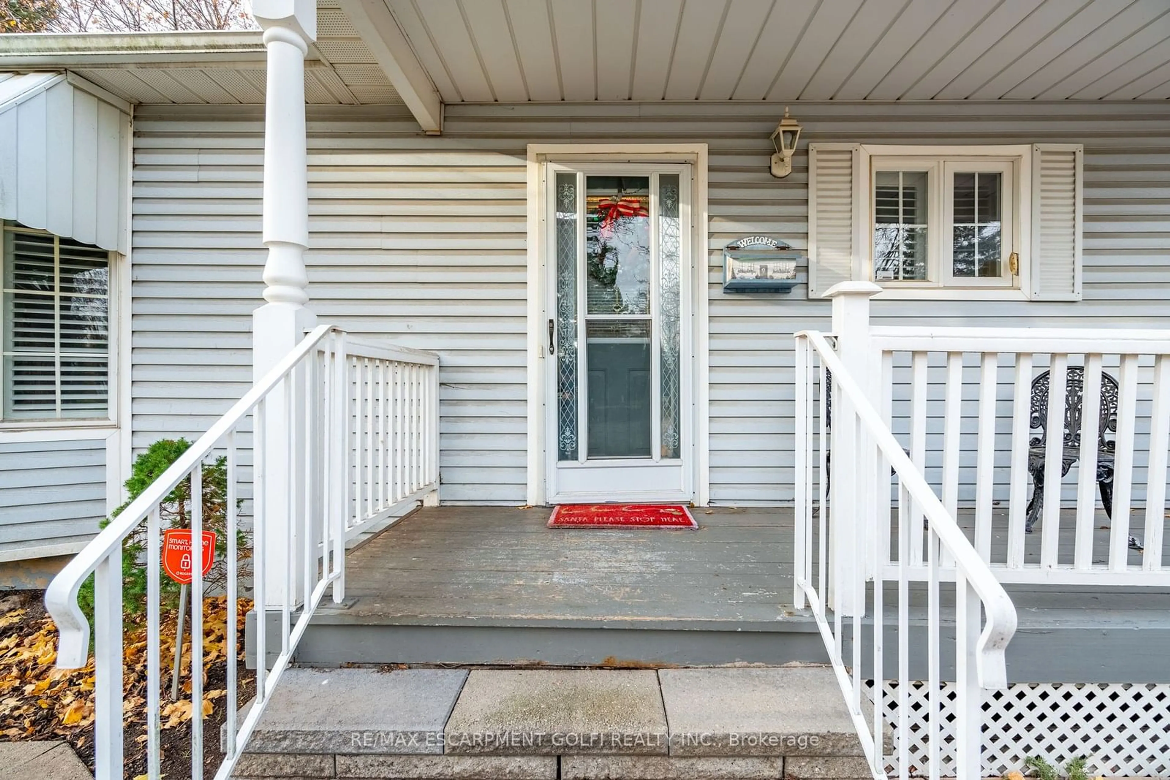 Indoor entryway, wood floors for 345 SILVERBIRCH Blvd, Hamilton Ontario L0R 1W0