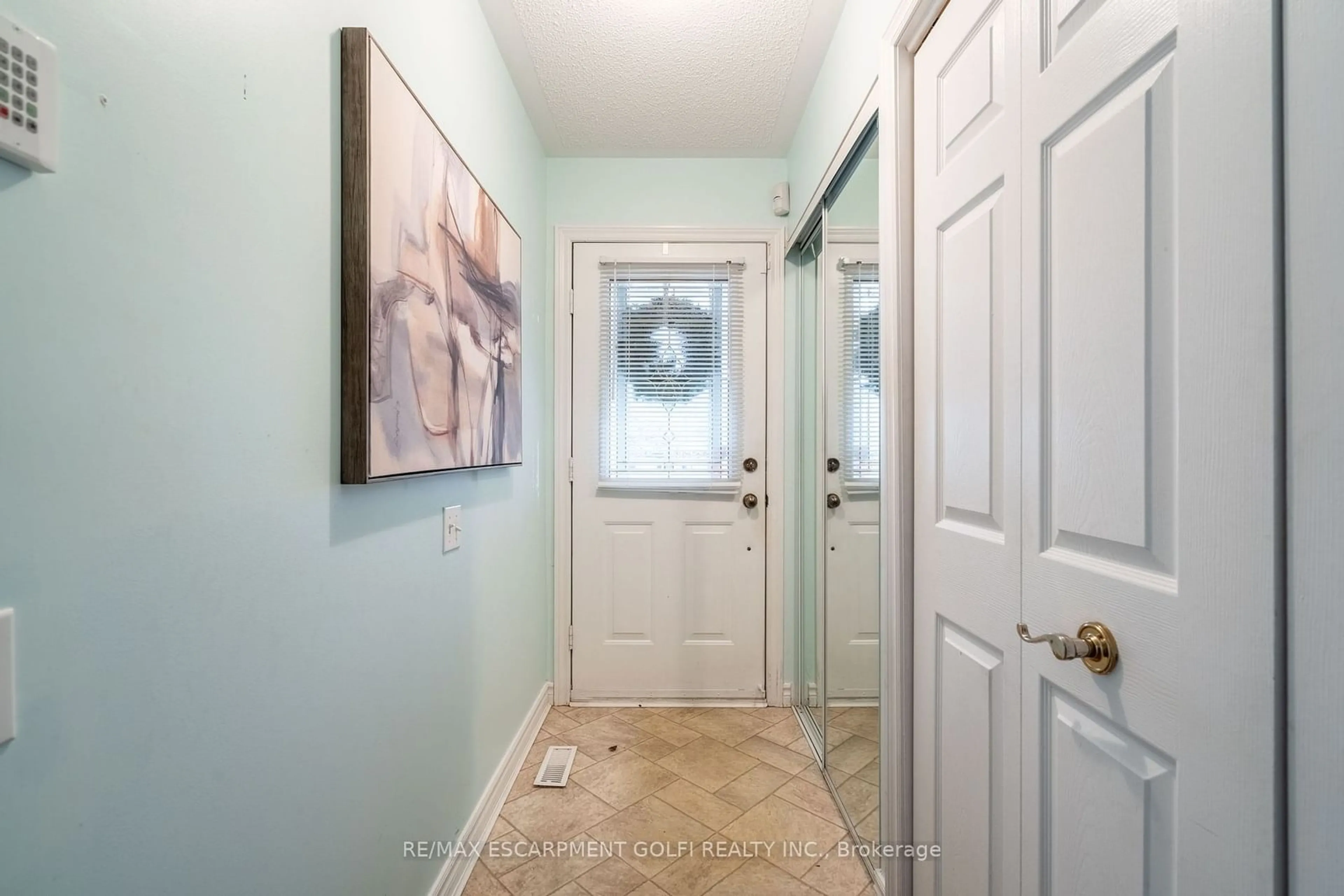 Indoor entryway, wood floors for 345 SILVERBIRCH Blvd, Hamilton Ontario L0R 1W0