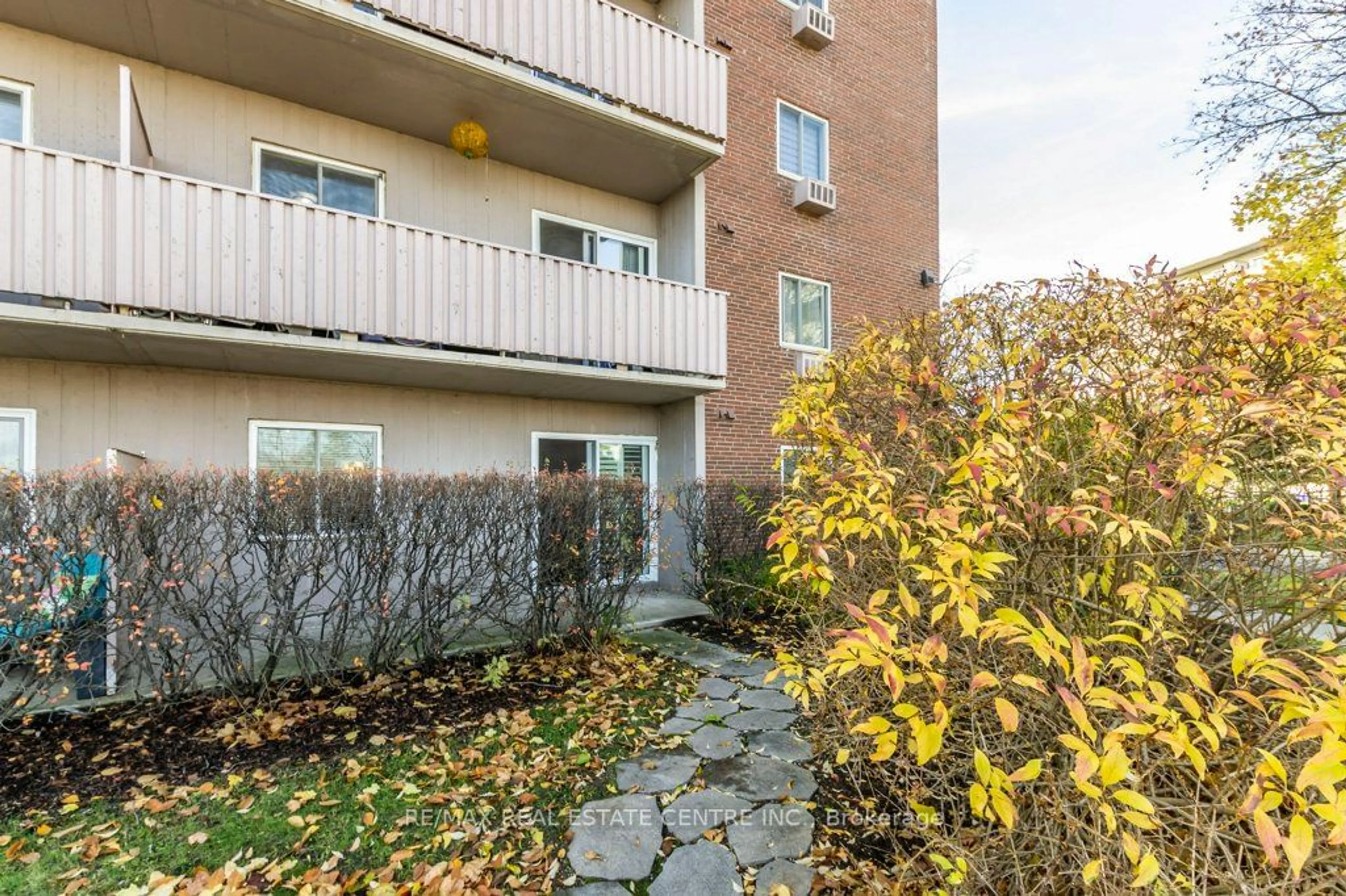 Patio, the front or back of building for 1106 Jalna Blvd #101, London Ontario N6E 2R9