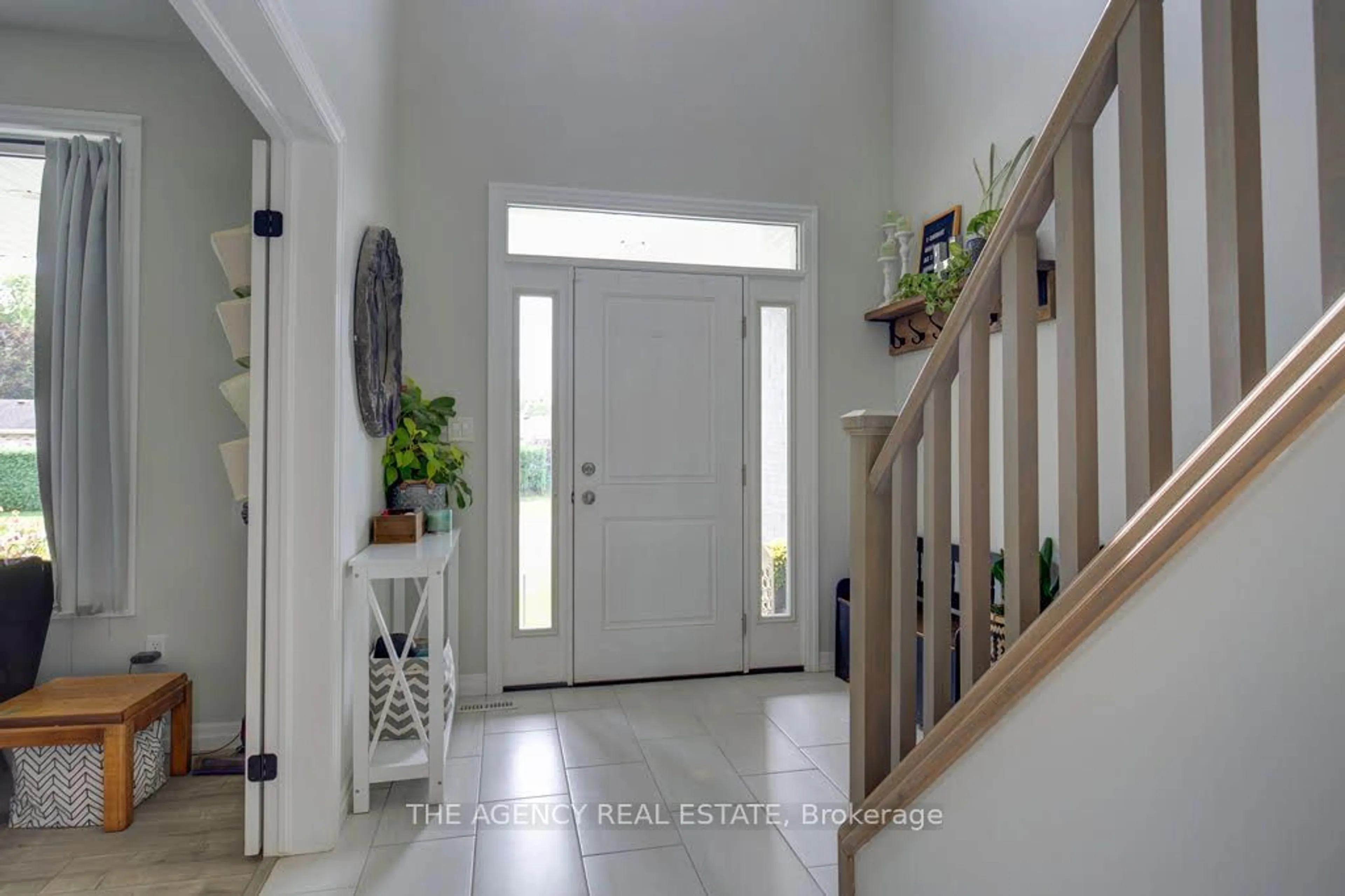 Indoor entryway, wood floors for 229 Wilson Ave, Tillsonburg Ontario N4G 0H4