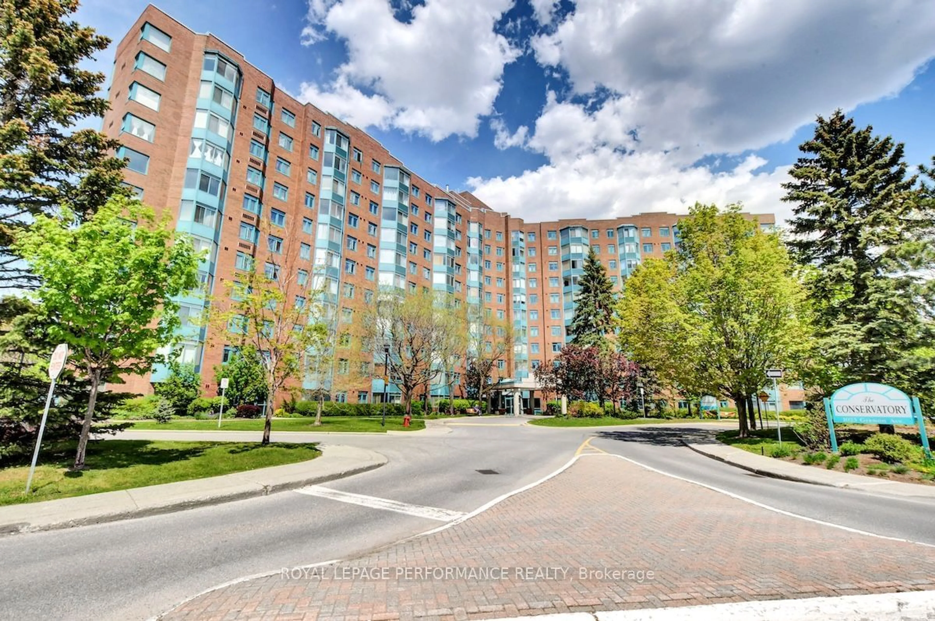 A pic from exterior of the house or condo, the street view for 1025 Grenon Ave #609, Britannia Heights - Queensway Terrace N and Area Ontario K2B 8S5