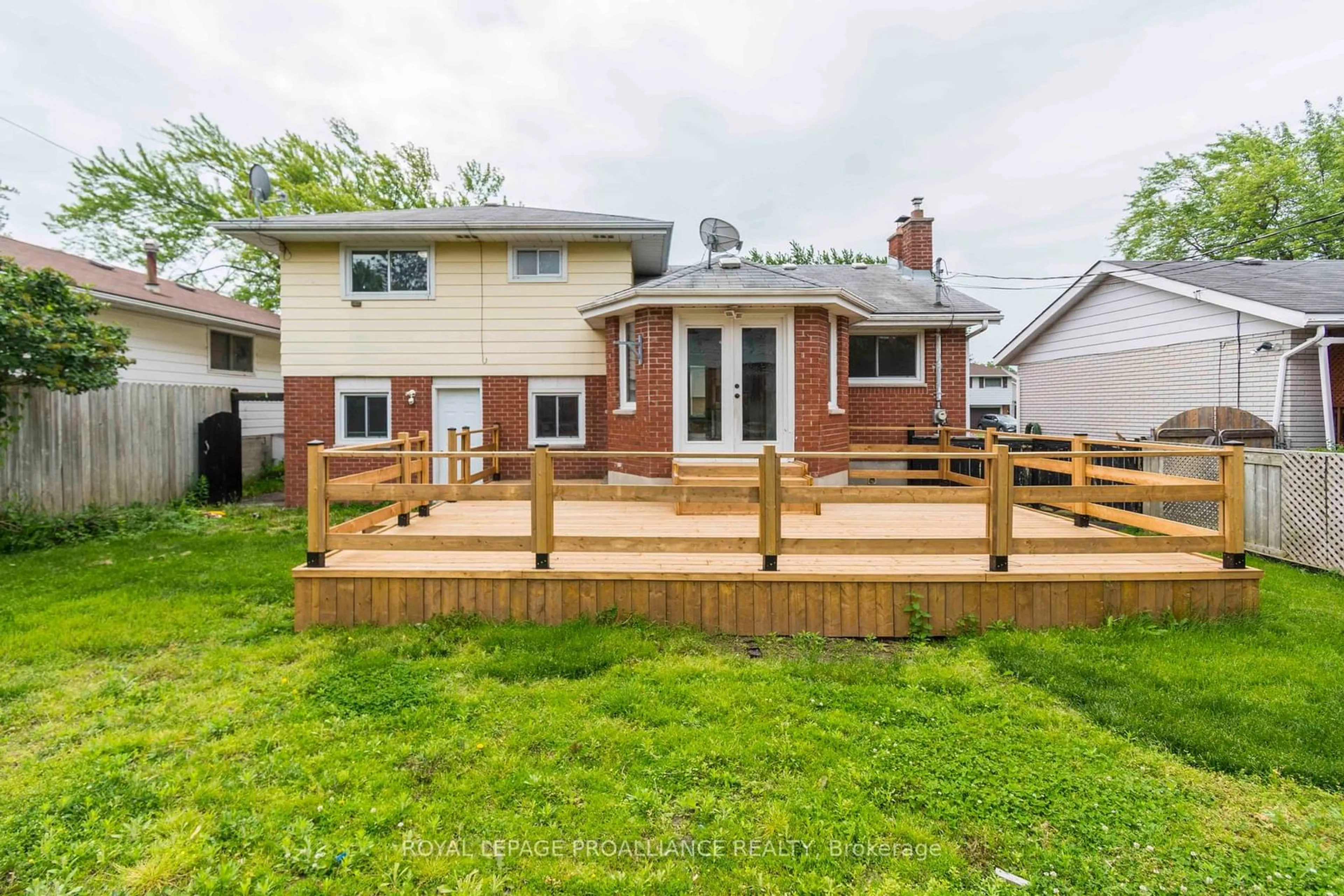 Patio, street for 269 McGill St, Quinte West Ontario K8V 3K7