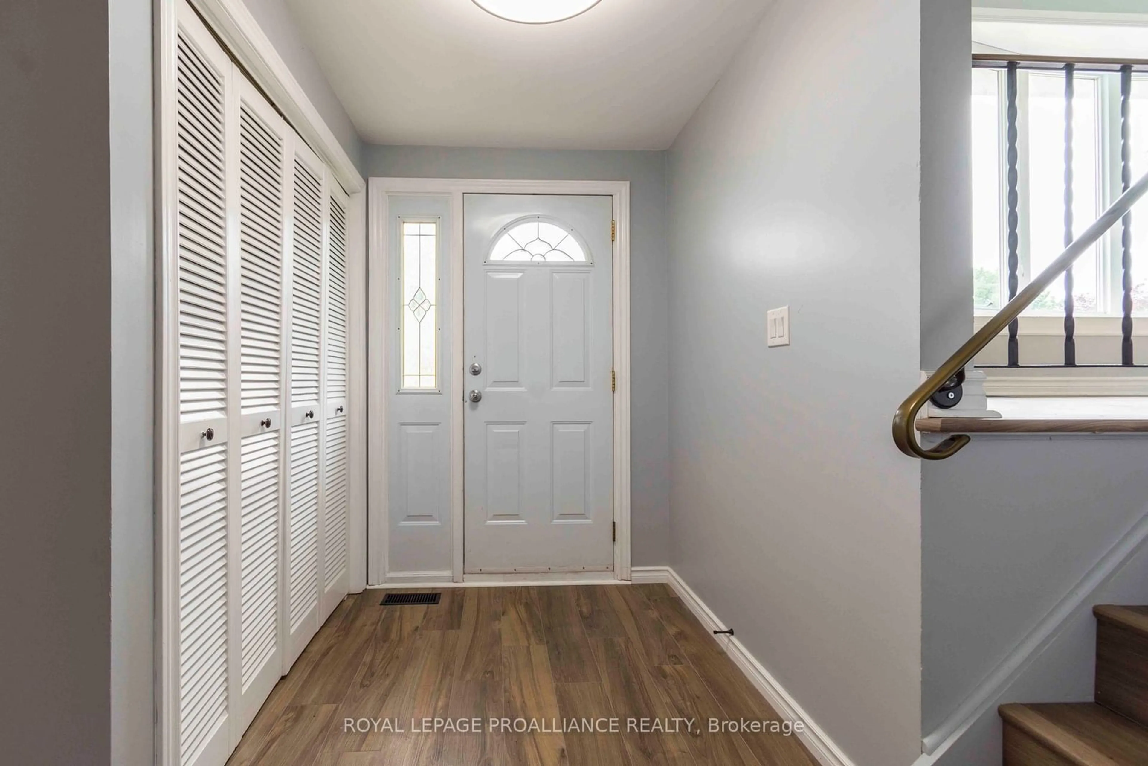 Indoor entryway, wood floors for 269 McGill St, Quinte West Ontario K8V 3K7
