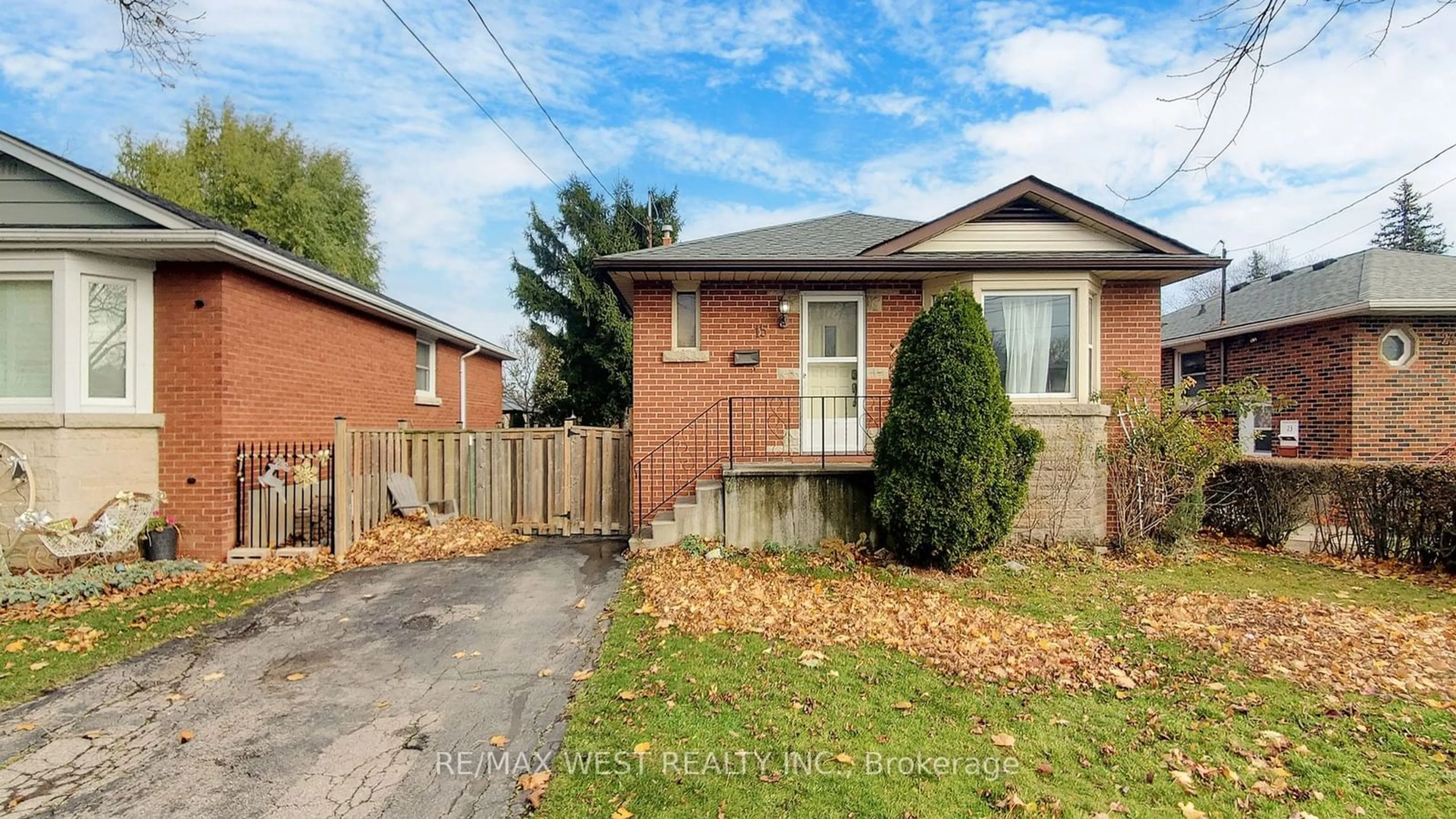 Frontside or backside of a home, the fenced backyard for 15 Darcy Crt, Hamilton Ontario L8V 2B9