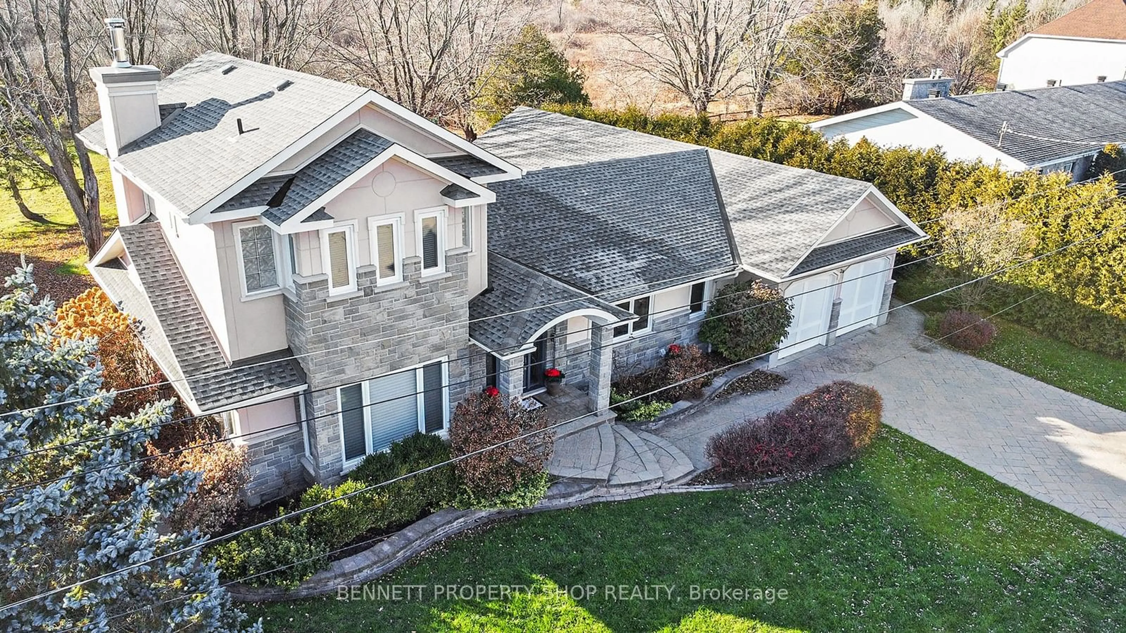 Frontside or backside of a home, the street view for 24 Doris Ave, Blossom Park - Airport and Area Ontario K1T 3W8