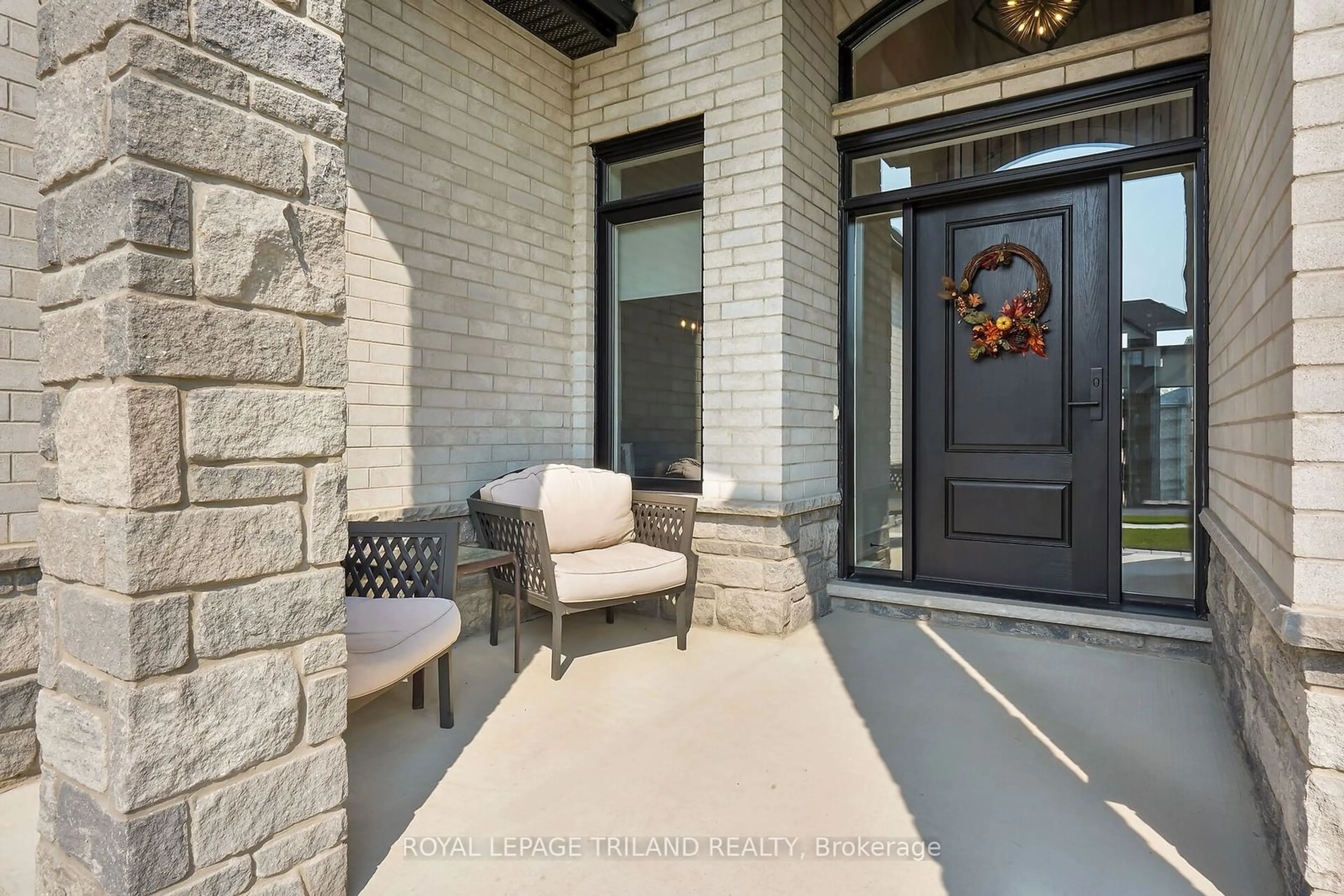 Indoor entryway, cement floor for 4076 Sugarmaple, London Ontario N6P 1A4