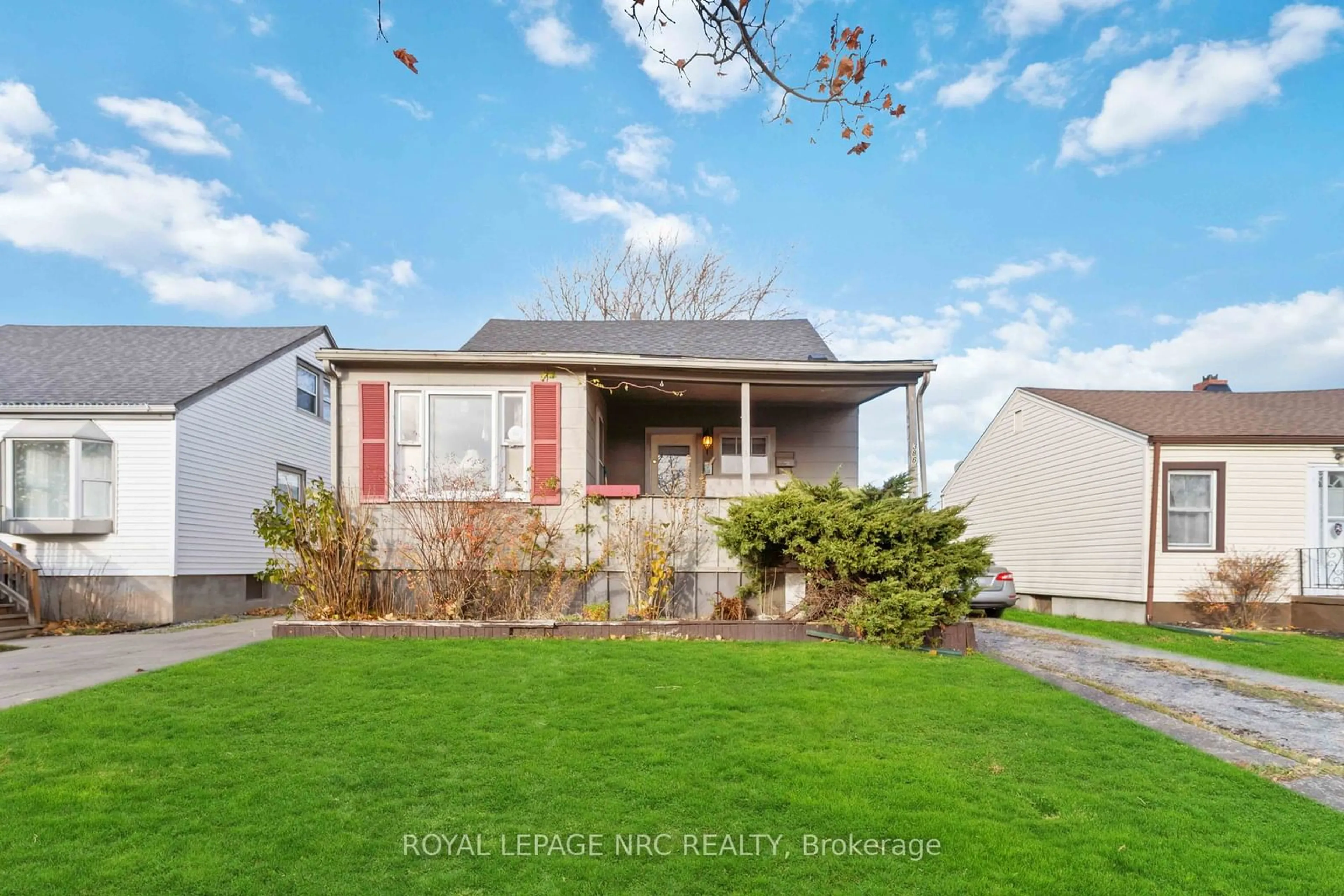 Frontside or backside of a home, the fenced backyard for 386 Gatfield Ave, Welland Ontario L3B 5B2