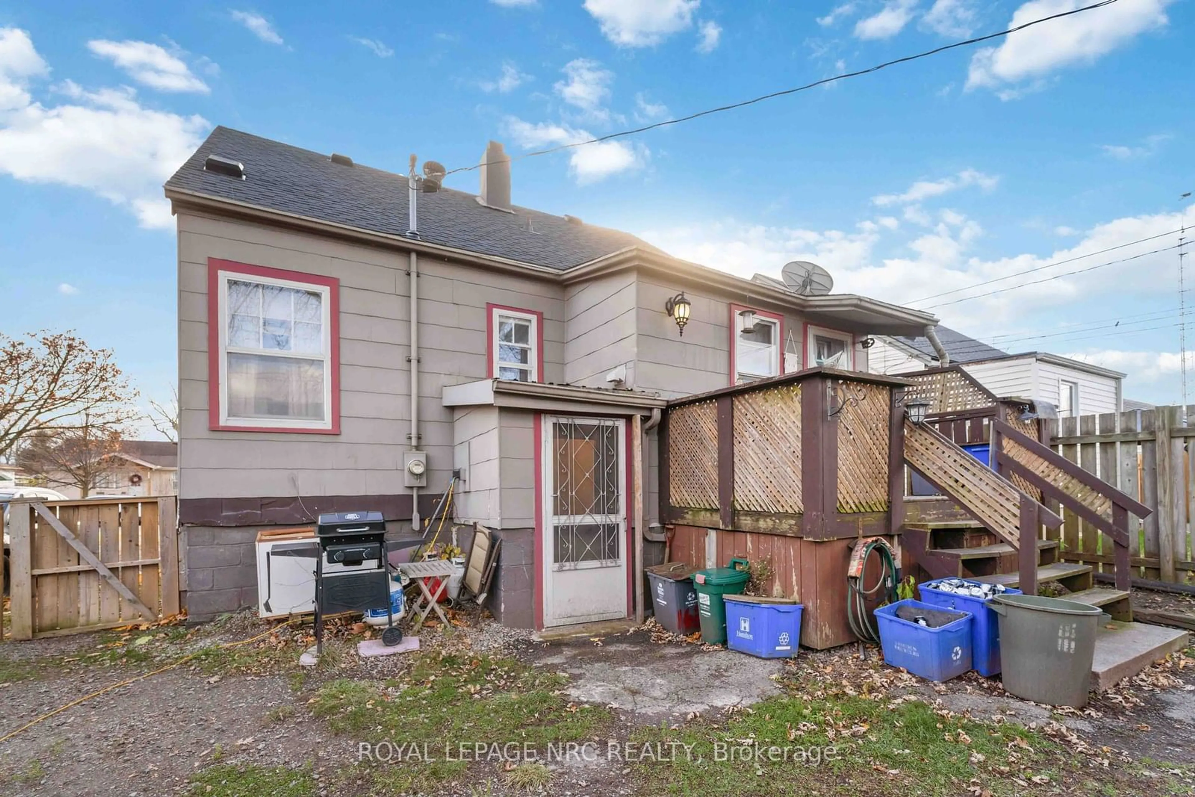 Frontside or backside of a home, the fenced backyard for 386 Gatfield Ave, Welland Ontario L3B 5B2