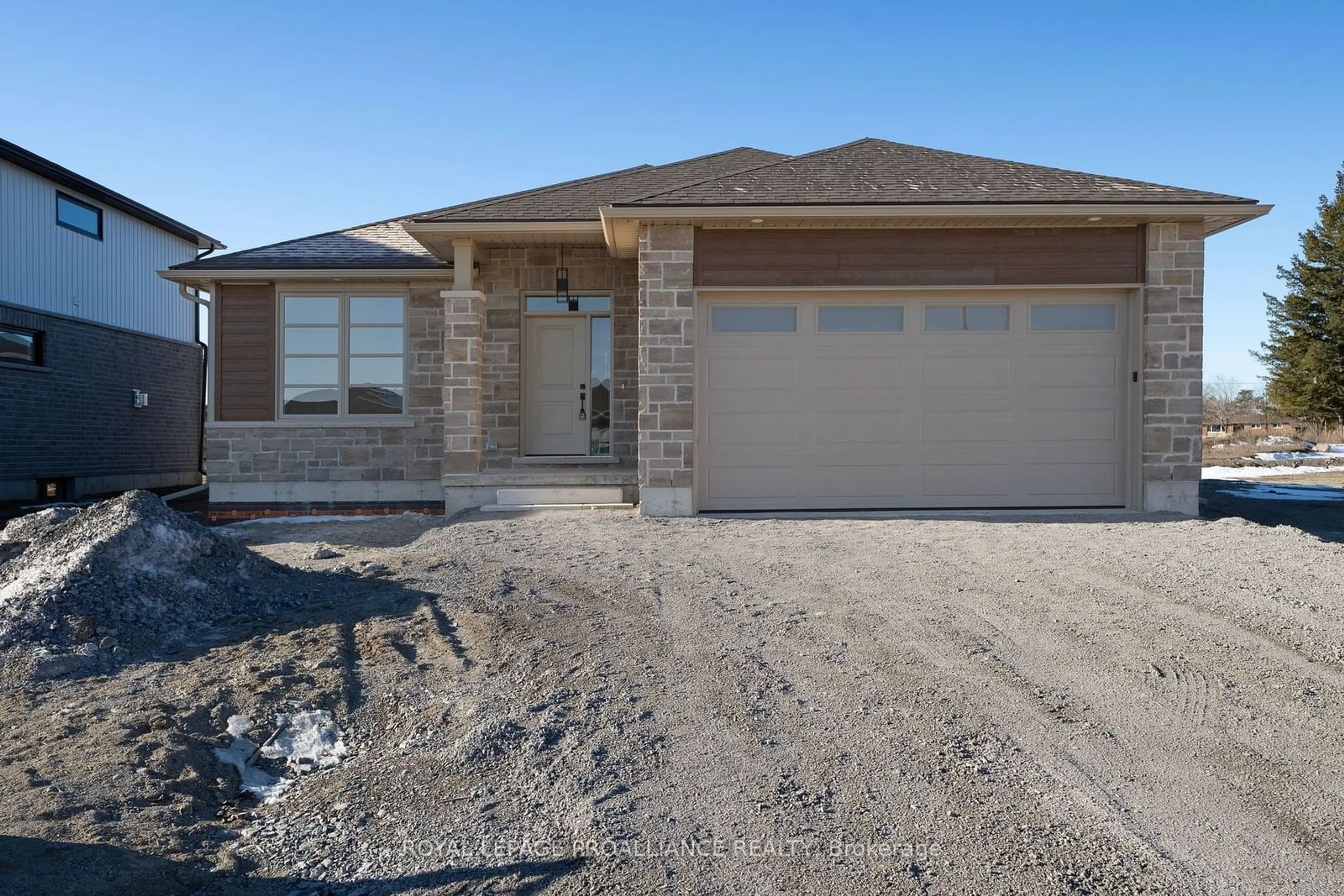 A pic from exterior of the house or condo, the street view for 152 Sienna Ave, Belleville Ontario K8P 0H3