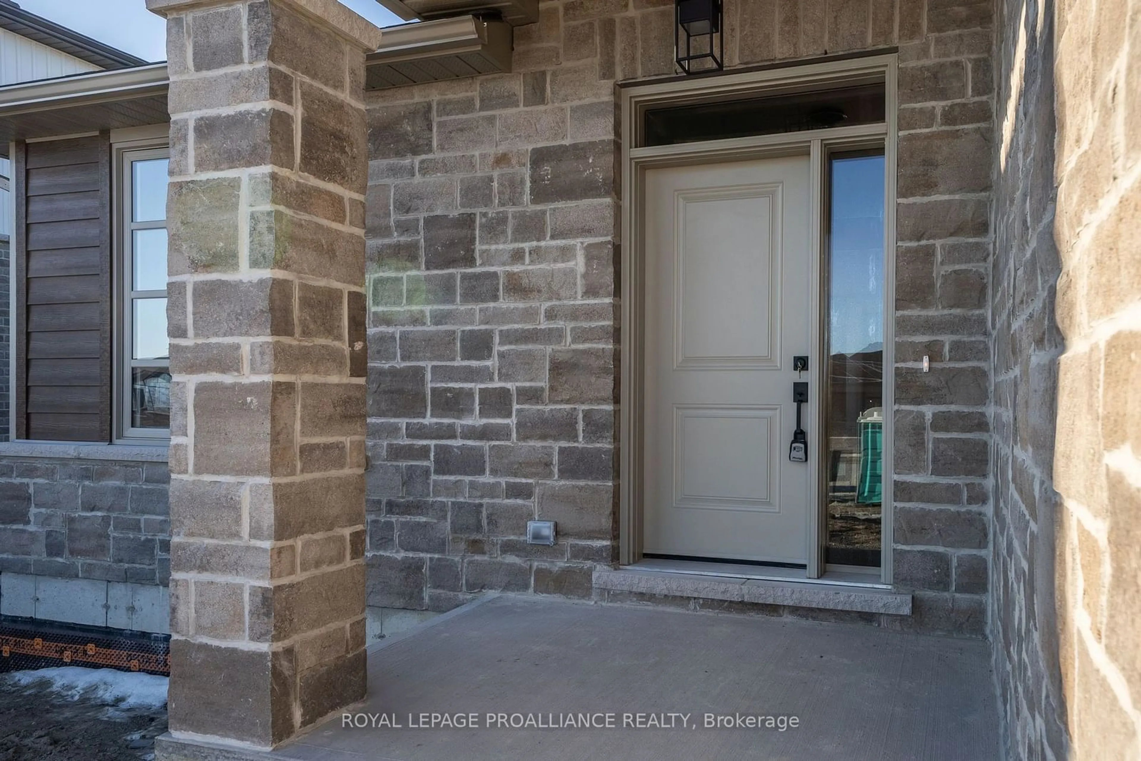 Indoor entryway, cement floor for 152 Sienna Ave, Belleville Ontario K8P 0H3