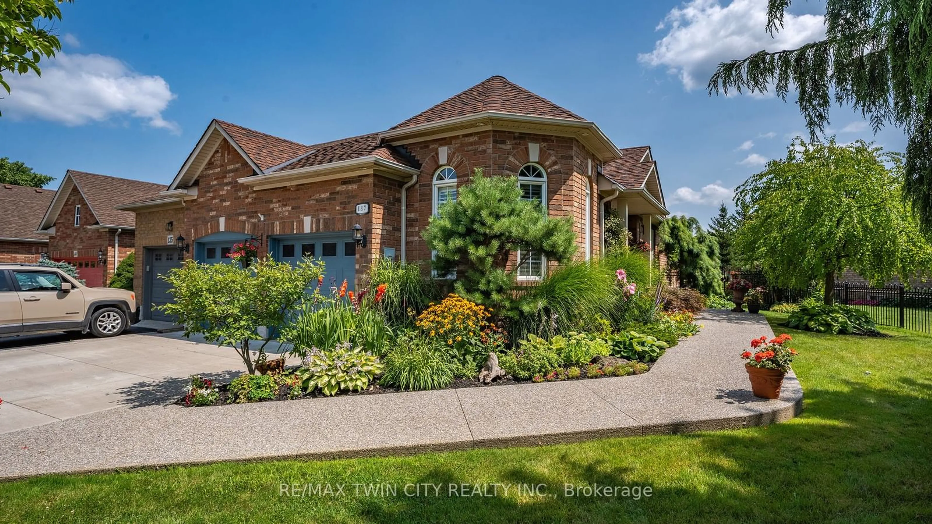 Frontside or backside of a home, cottage for 137 Thoroughbred Blvd, Hamilton Ontario L9K 1N2