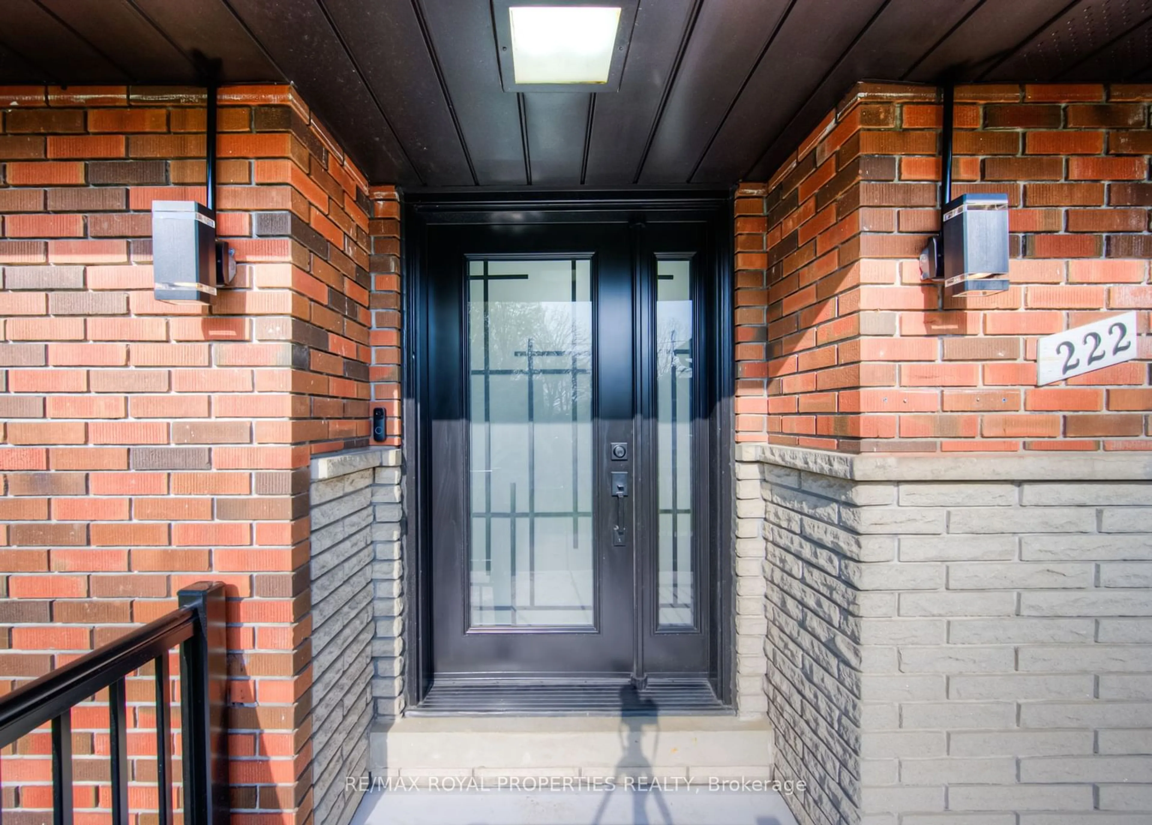 Indoor foyer, cement floor for 222 Victoria St, Woodstock Ontario N4S 6W3