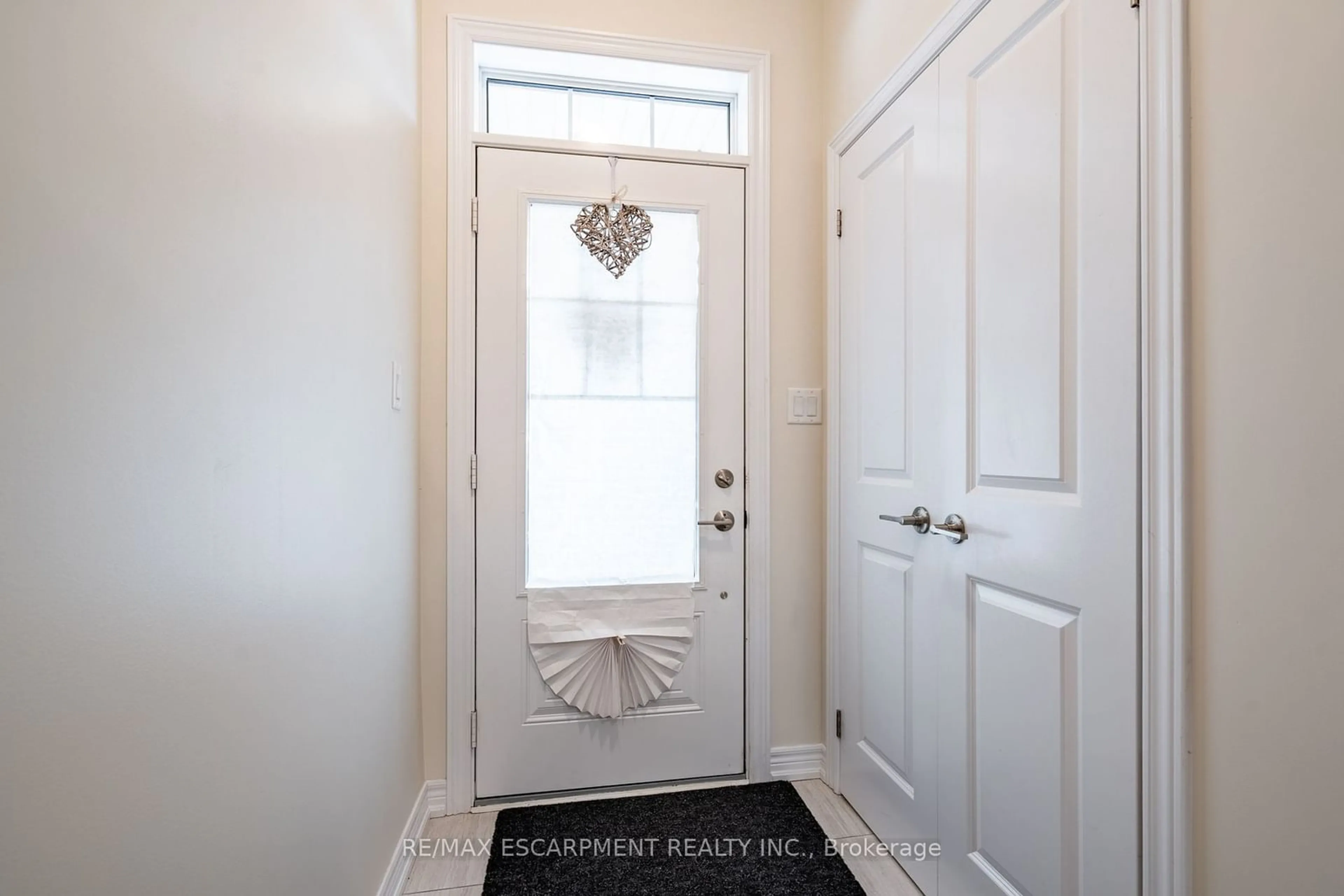 Indoor entryway, wood floors for 1890 Rymal Rd #149, Hamilton Ontario L0R 1P0