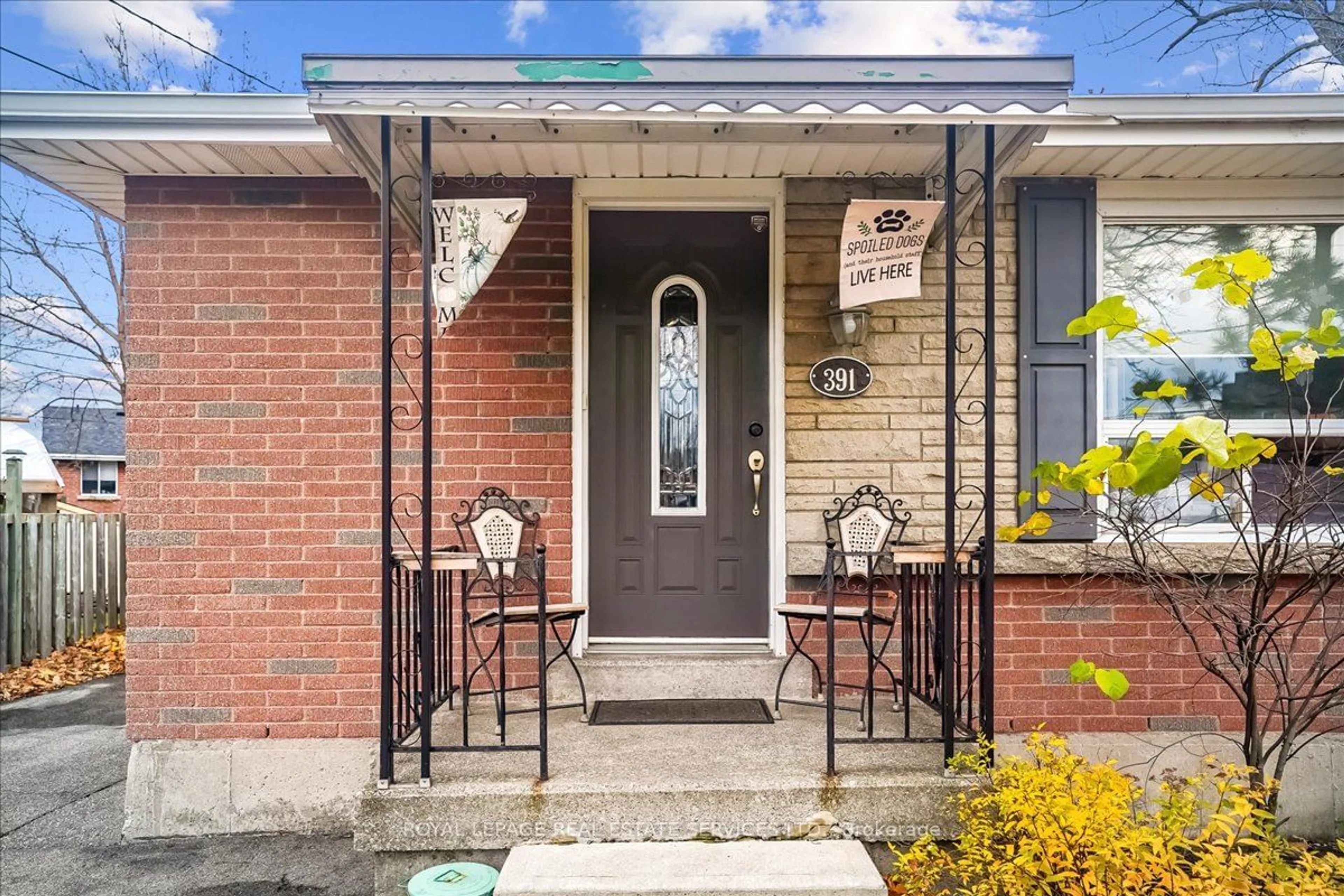 Indoor entryway for 391 East 16th St, Hamilton Ontario L9A 4K4