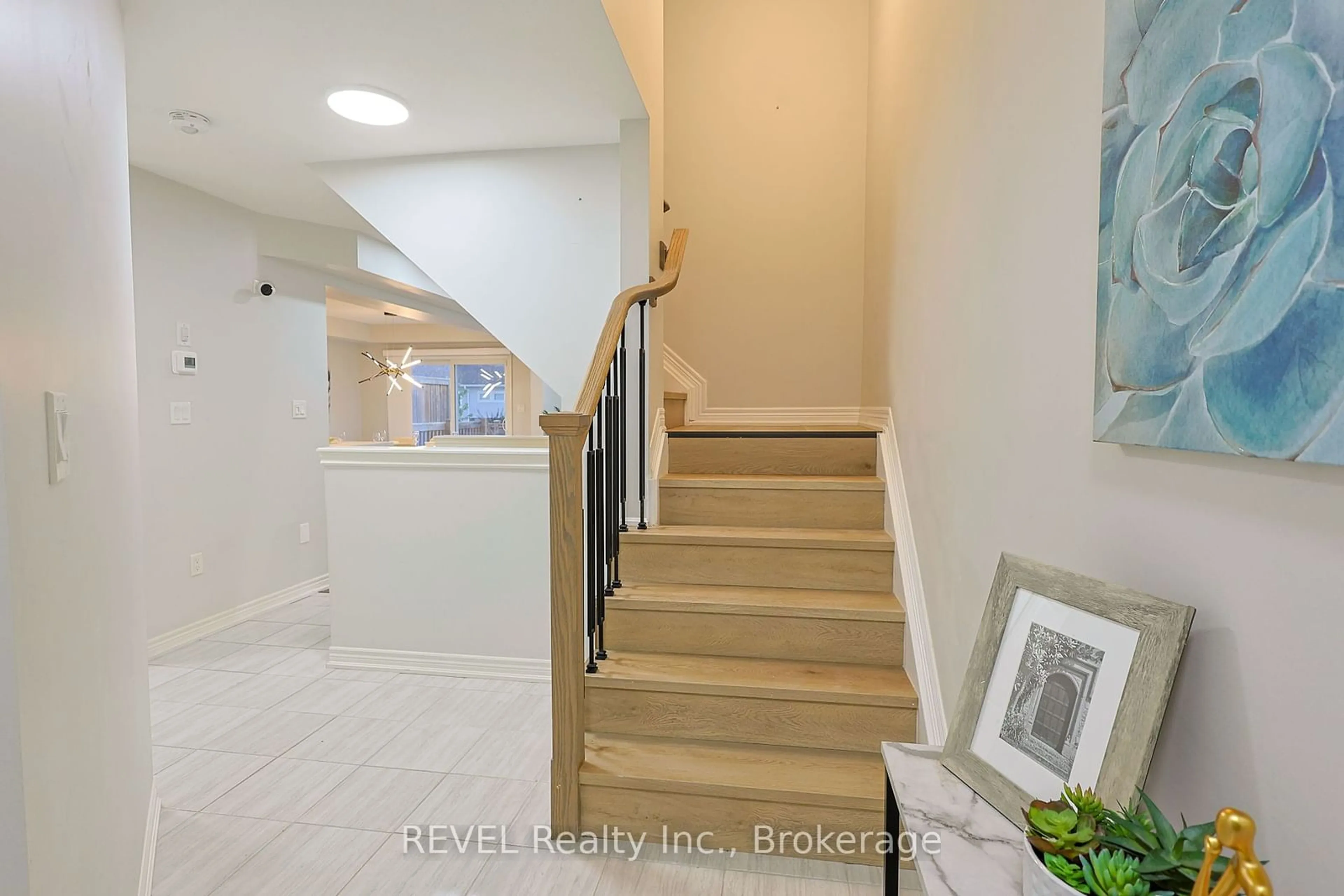 Indoor entryway, wood floors for 340 Prospect Point Rd #51, Fort Erie Ontario L0S 1N0