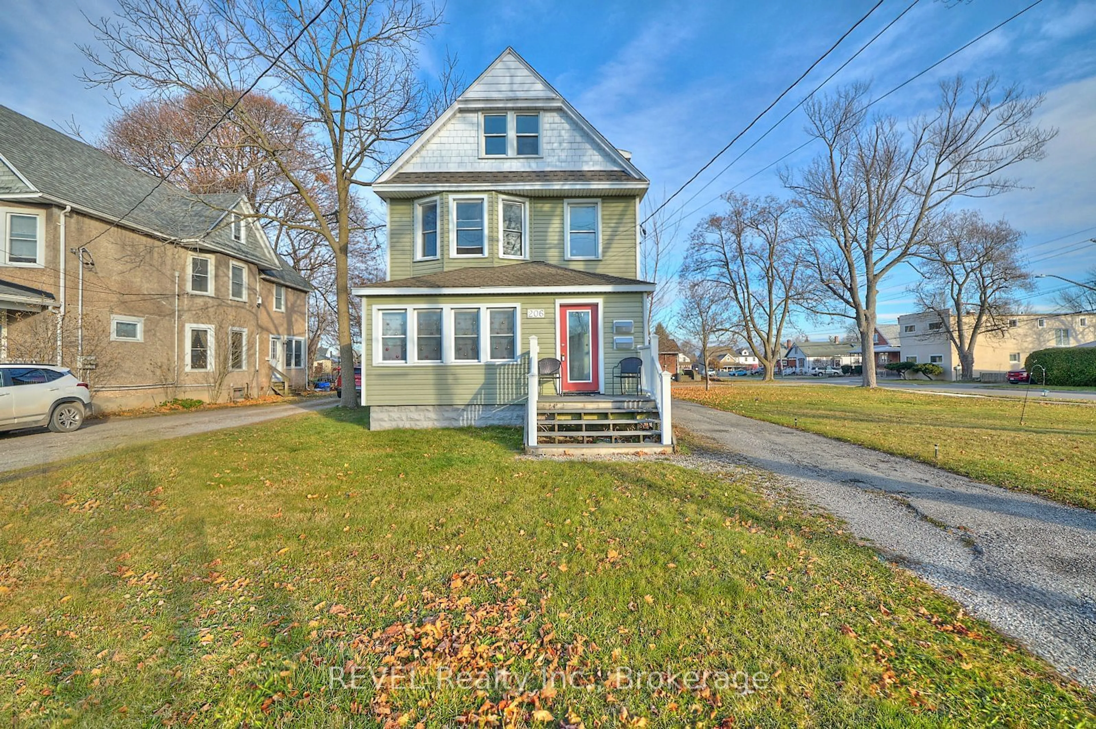 A pic from exterior of the house or condo, the street view for 206 Phipps St, Fort Erie Ontario L2A 2V5