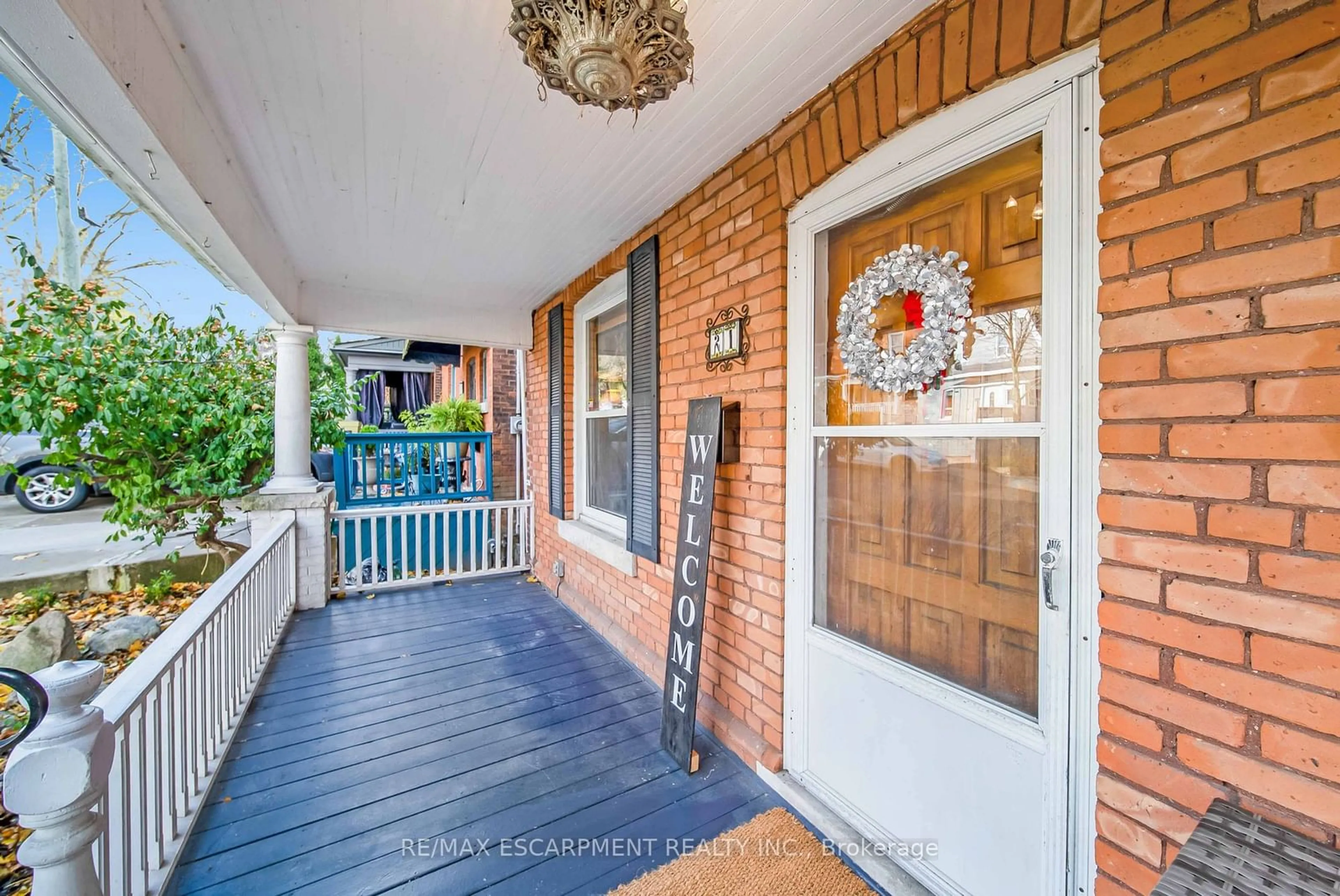 Indoor entryway, wood floors for 21 Sunset Ave, Hamilton Ontario L8R 1V7