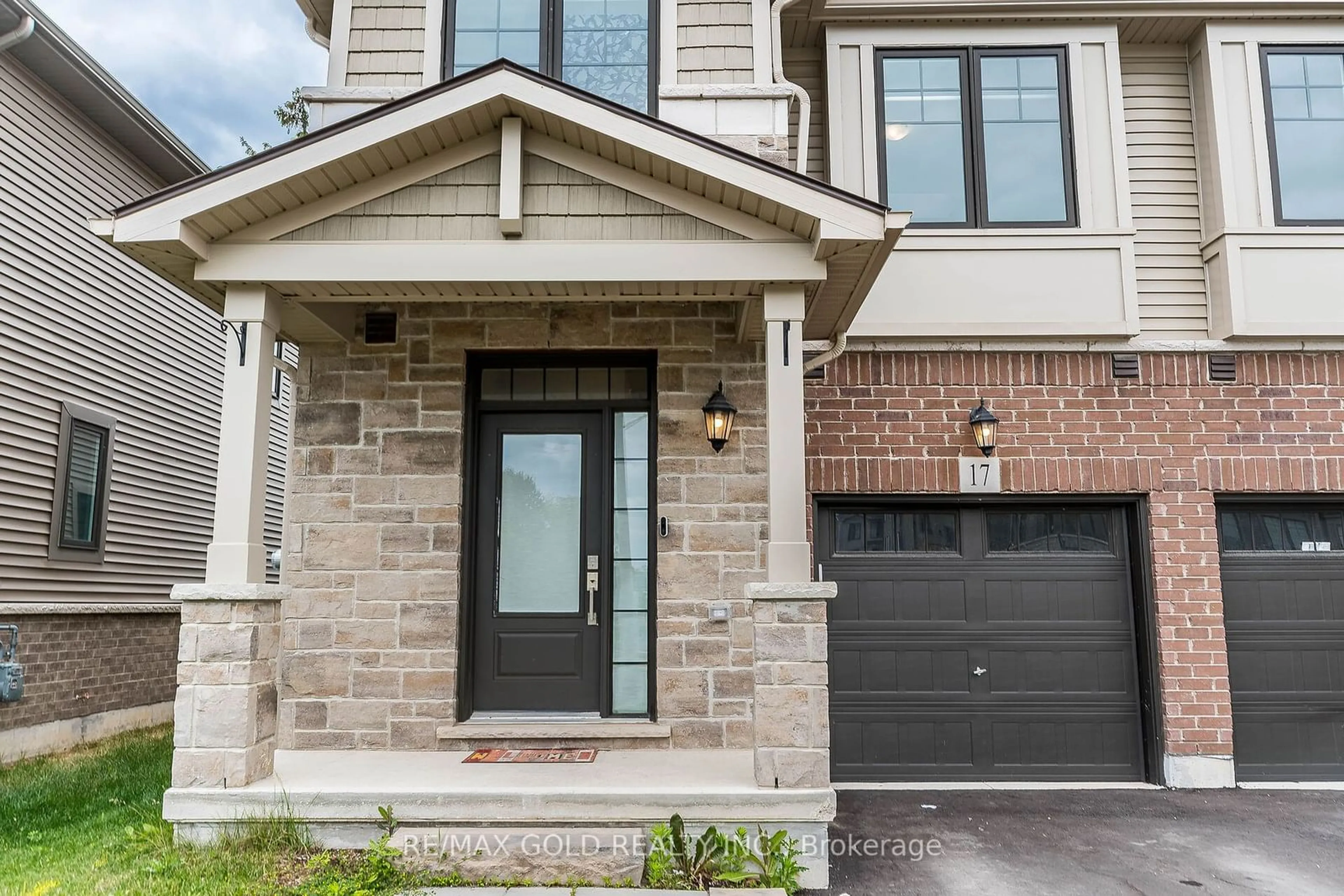 Home with brick exterior material for 17 Hollywood Crt, Cambridge Ontario N1R 8J8