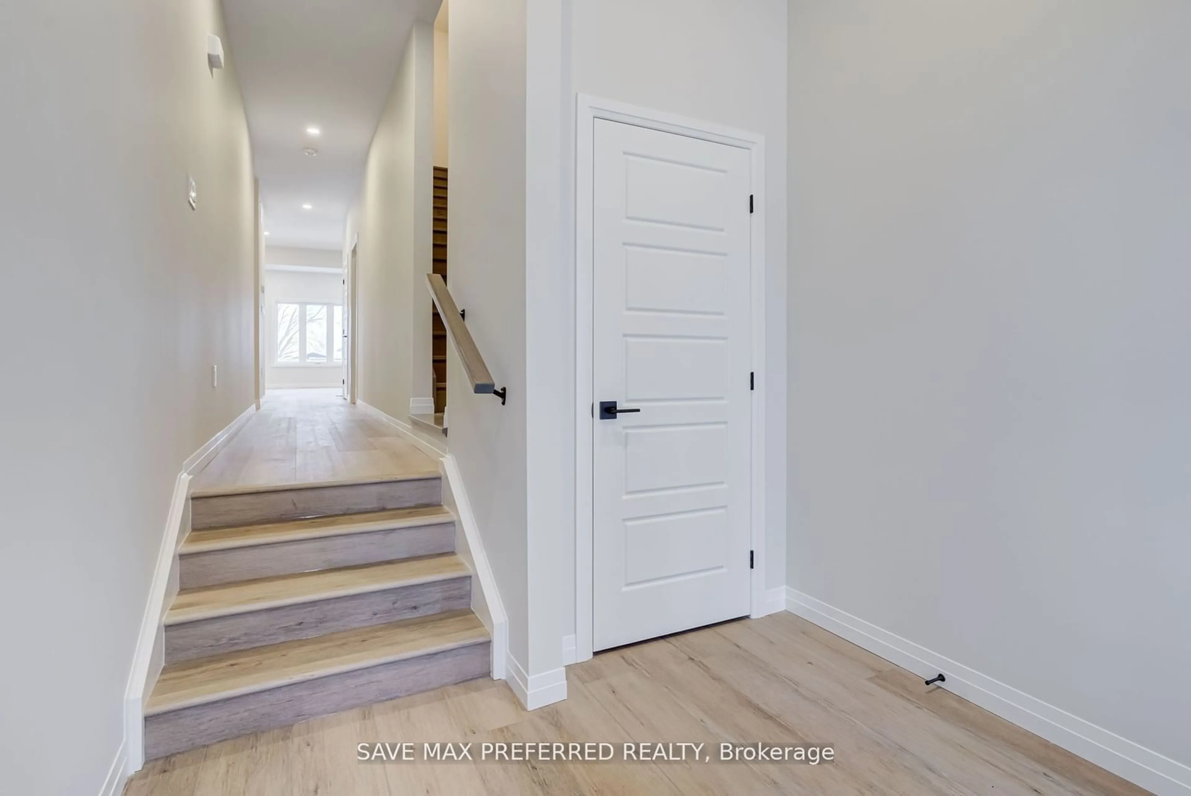 Indoor entryway, wood floors for 147 Siebert Ave, Kitchener Ontario N2C 2M1