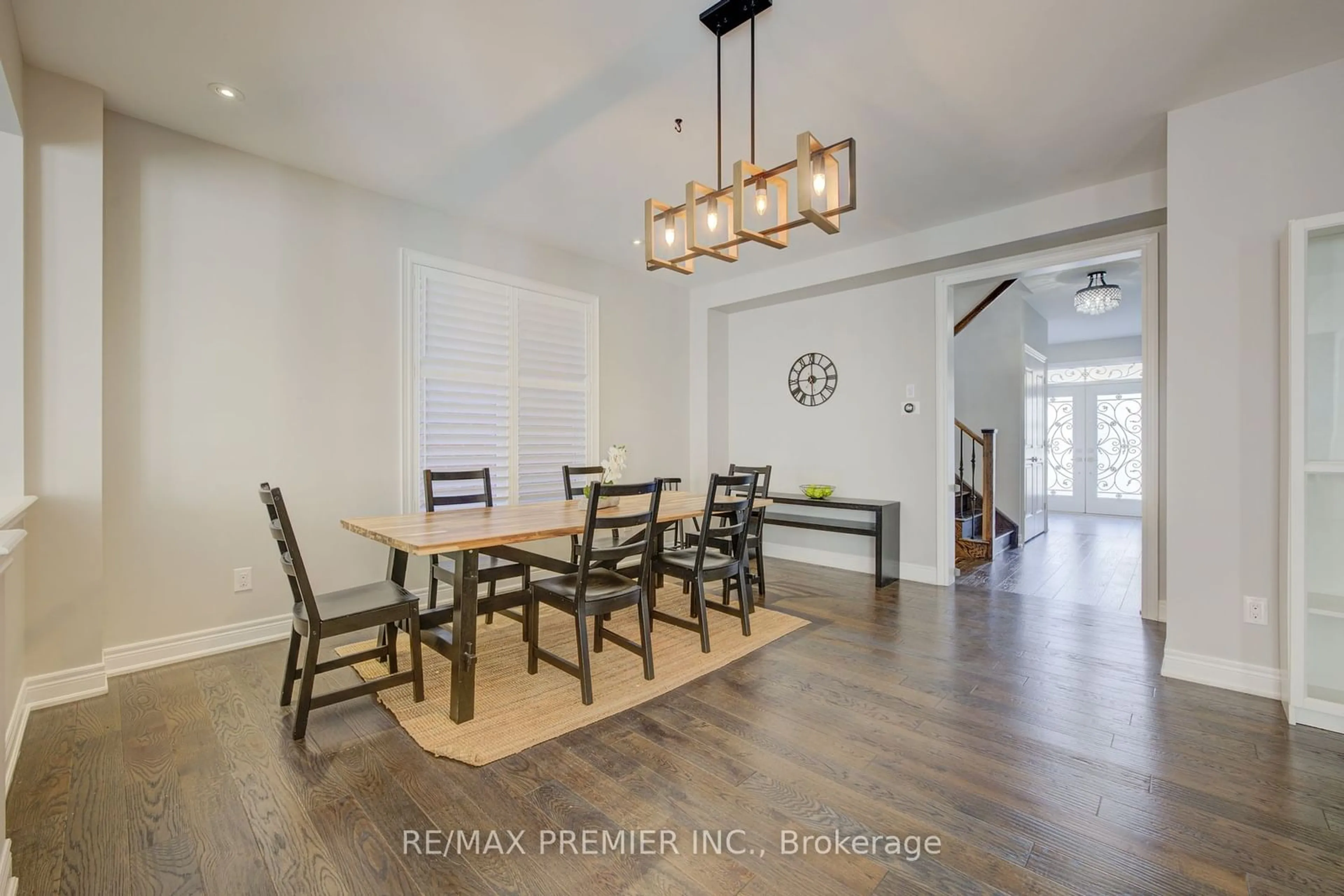 Dining room, wood floors, cottage for 15 Babcock St, Hamilton Ontario L8B 0S6